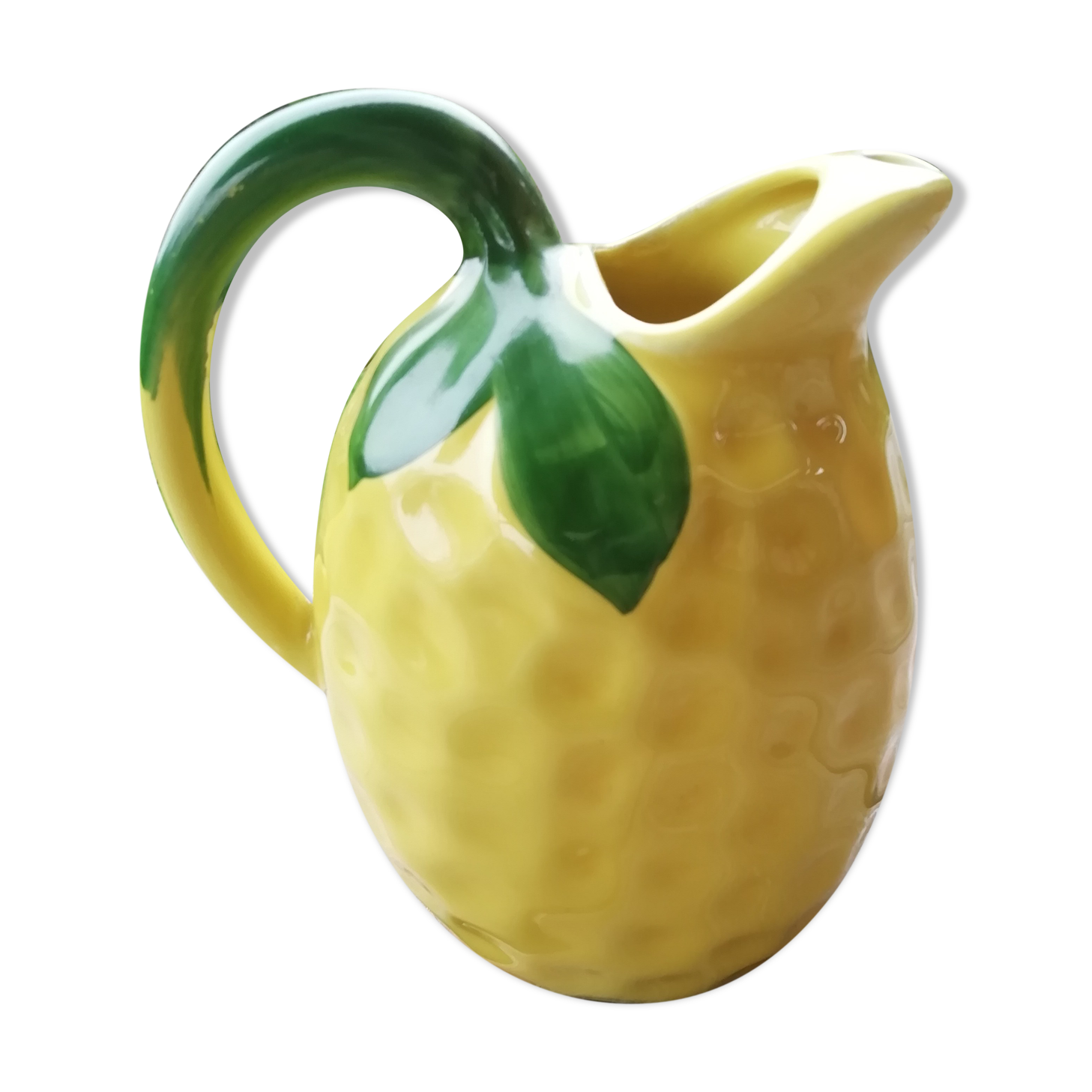 Pitcher dabbling lemon