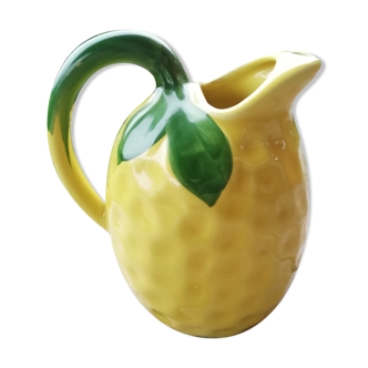 Pitcher dabbling lemon
