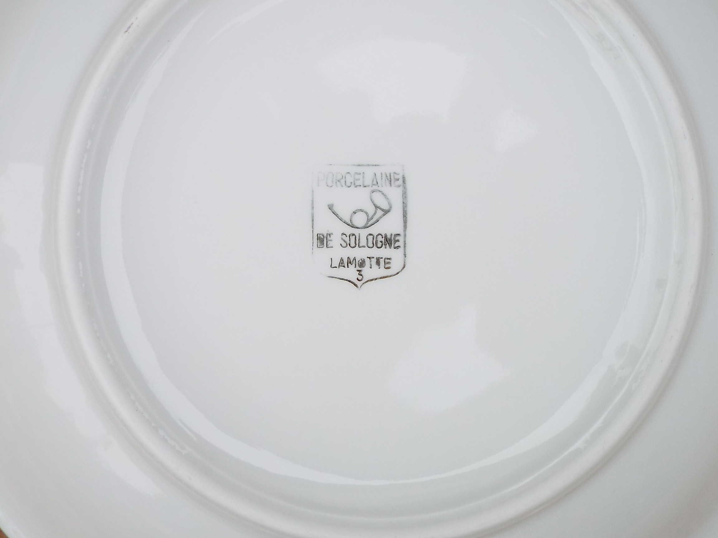 5 hollow plates white porcelain
