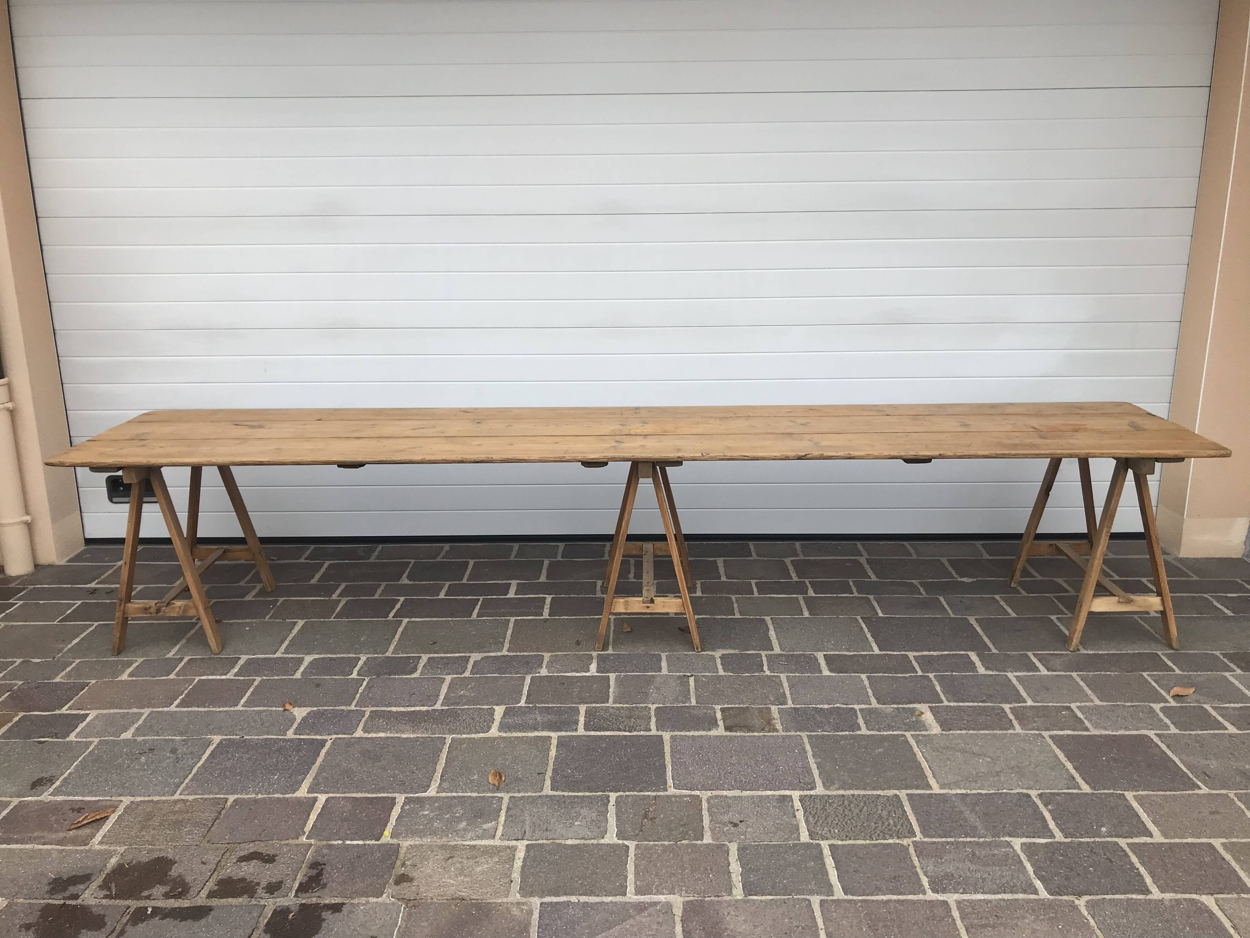 Winegrower's farm table