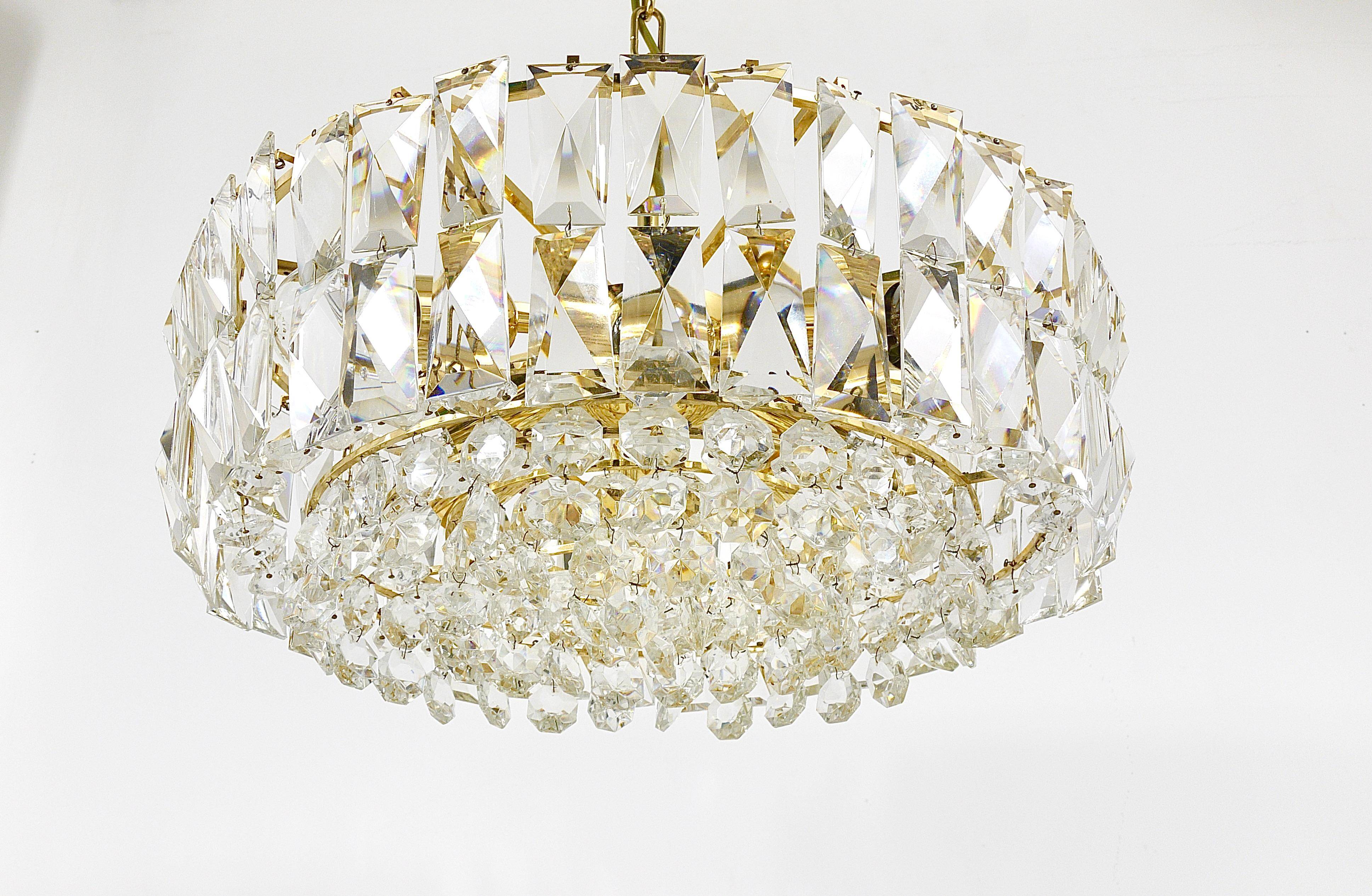 Bakalowits Vienna Grand Chandelier in Gilded Brass and Crystal Glass, Austria, 1970s