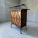 Comptoir de bar vintage en bois avec accents en céramique