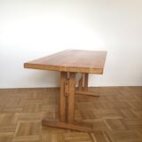 Table repas en orme massif de Charlotte Perriand pour "Les Arcs"