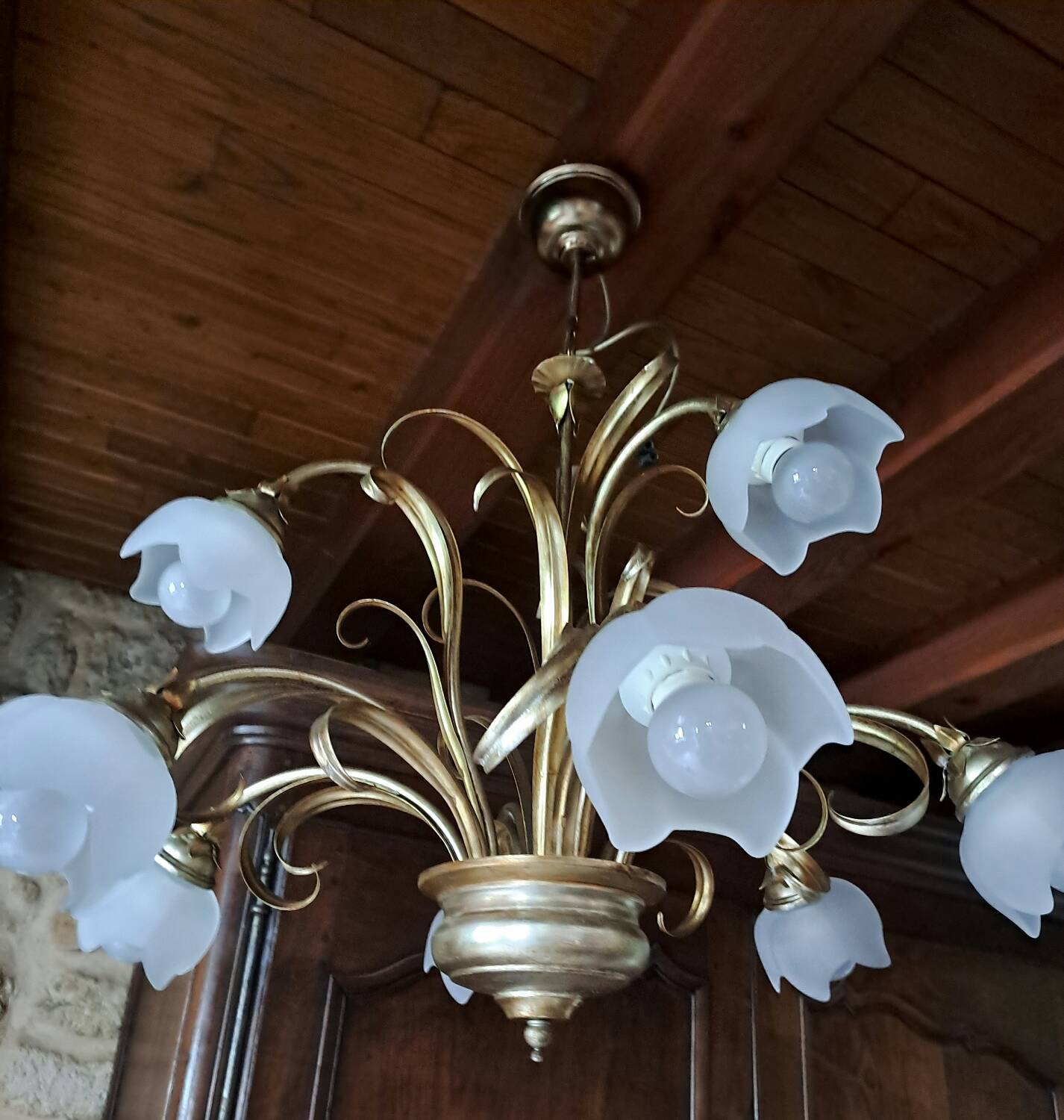 9-light gold metal foliage chandelier