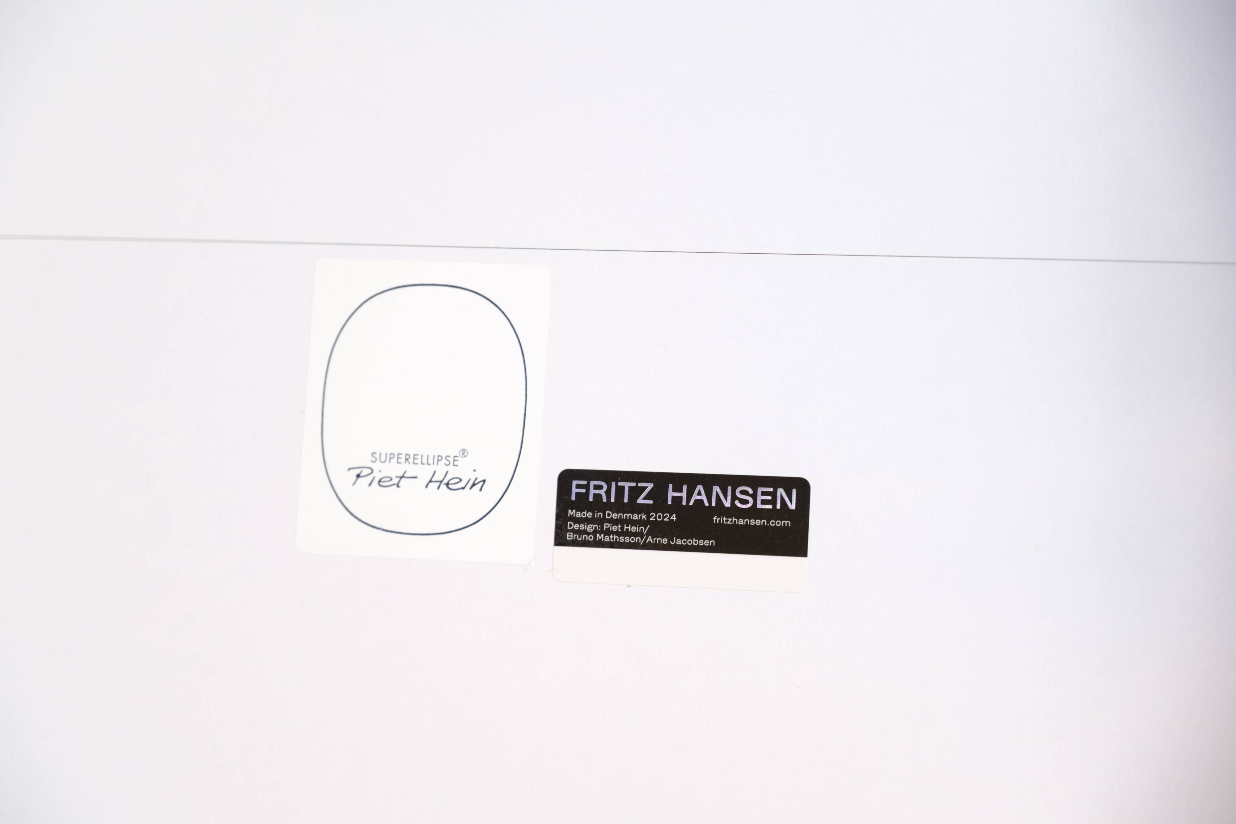 Superellipse Dining Table Model B616 With Grey Laminate By Piet Hein