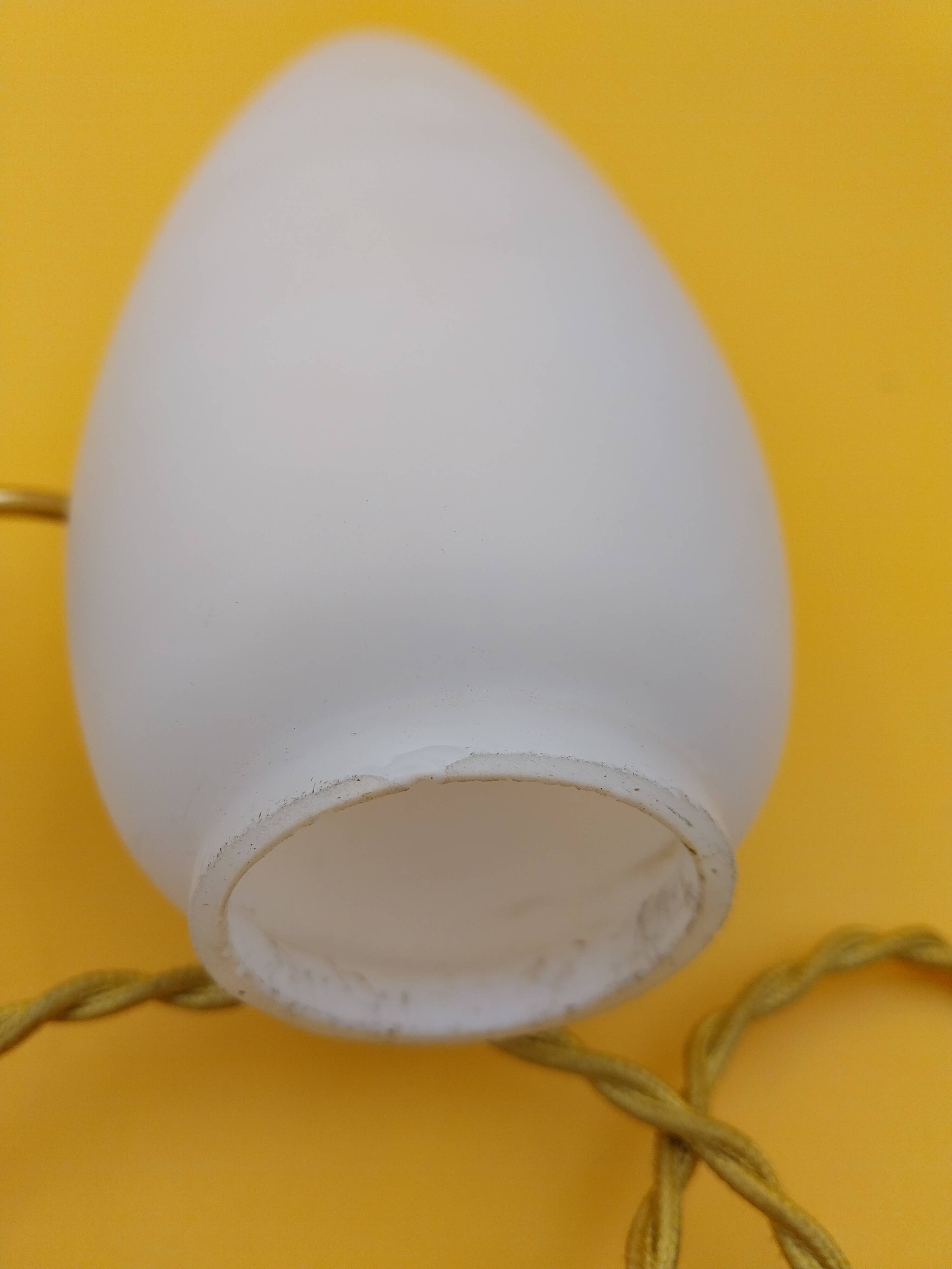 Lampe tripode laiton et opaline année 60