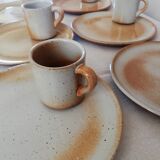 Set Grès du Marais dessert plates and cups