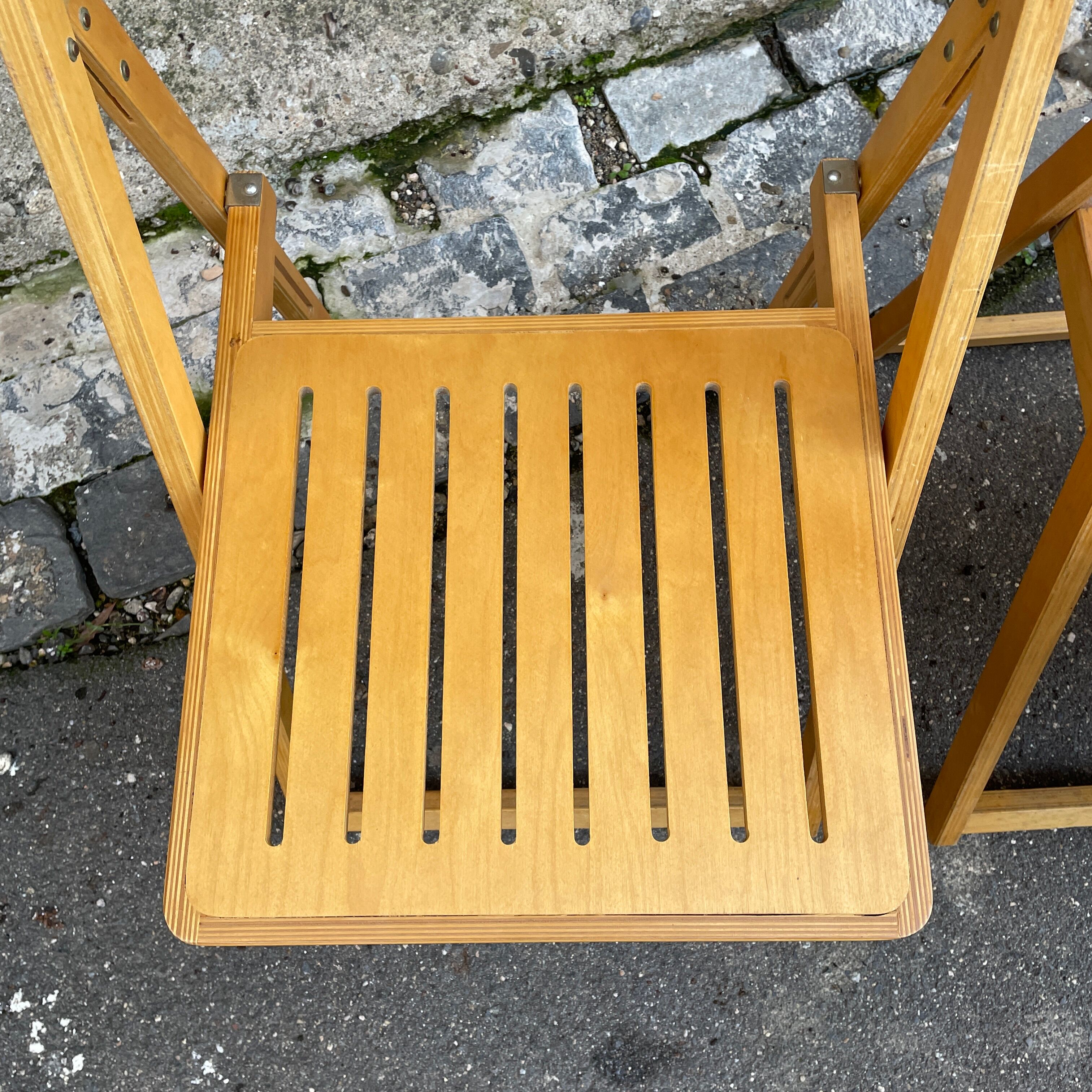 Lot 3 folding chairs vintage wood design