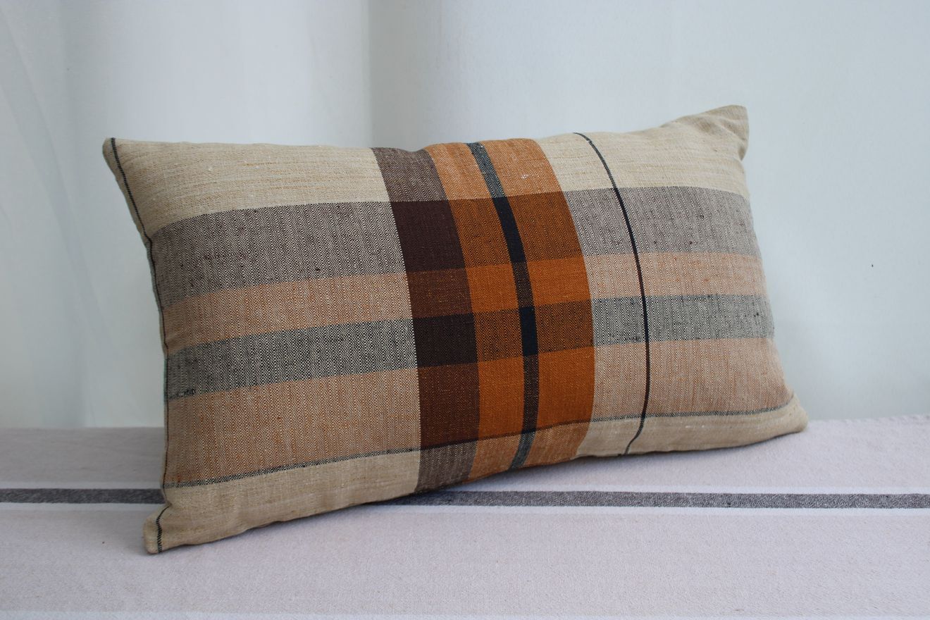 Checkered cushion