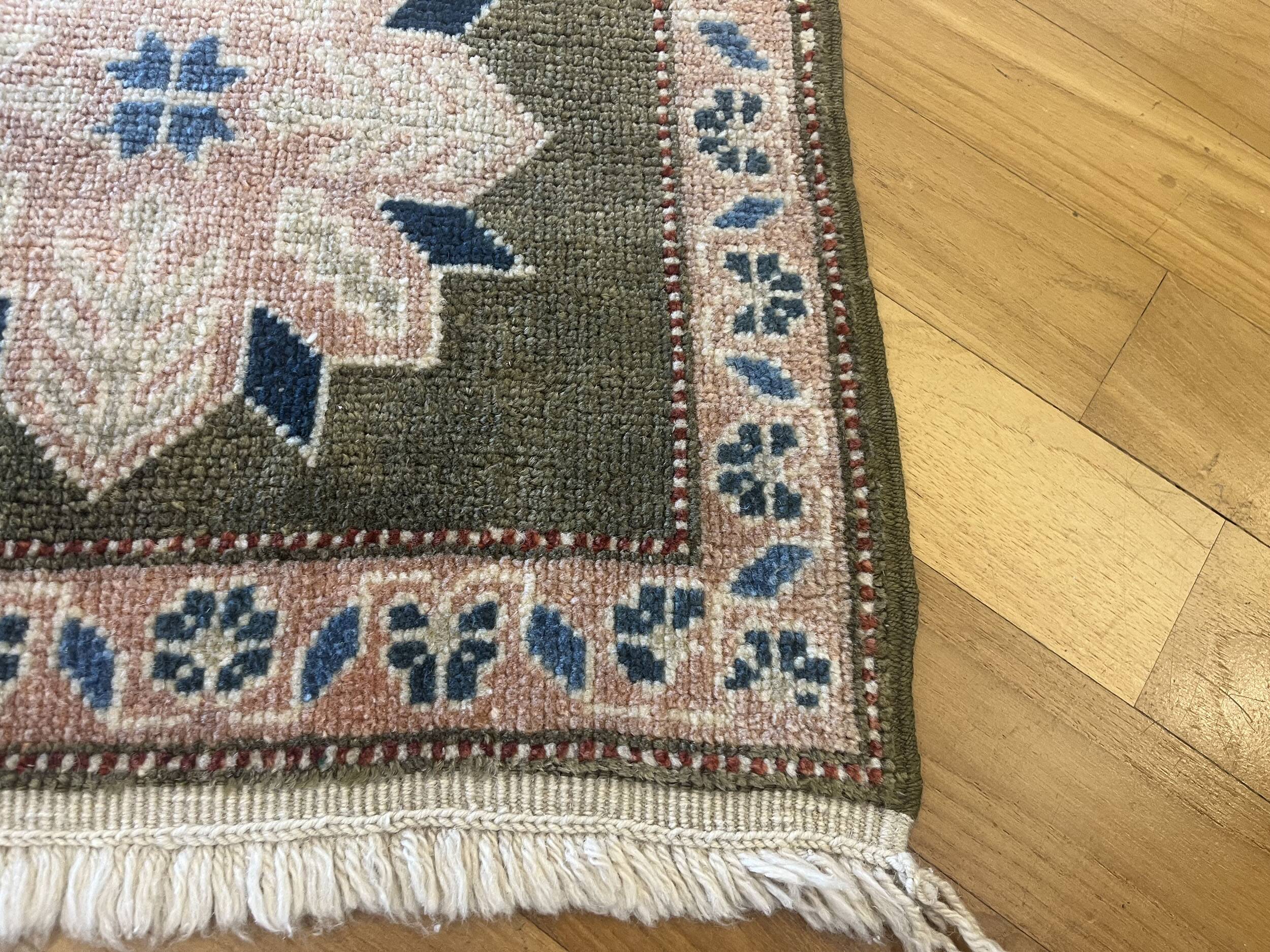 Tapis anatolien carré