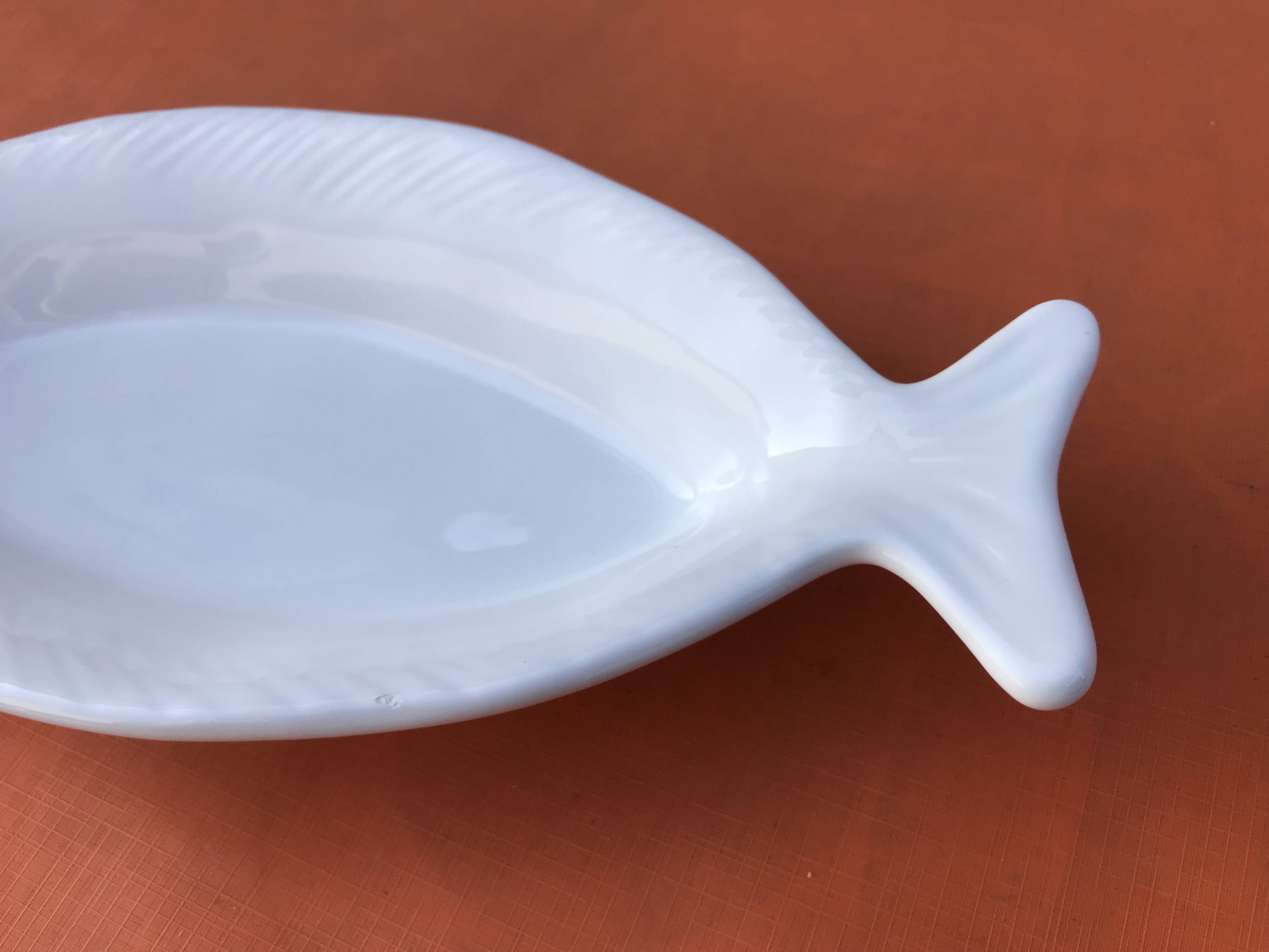 White ceramic serving dish / Fish shape