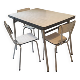 Table in wonderful white