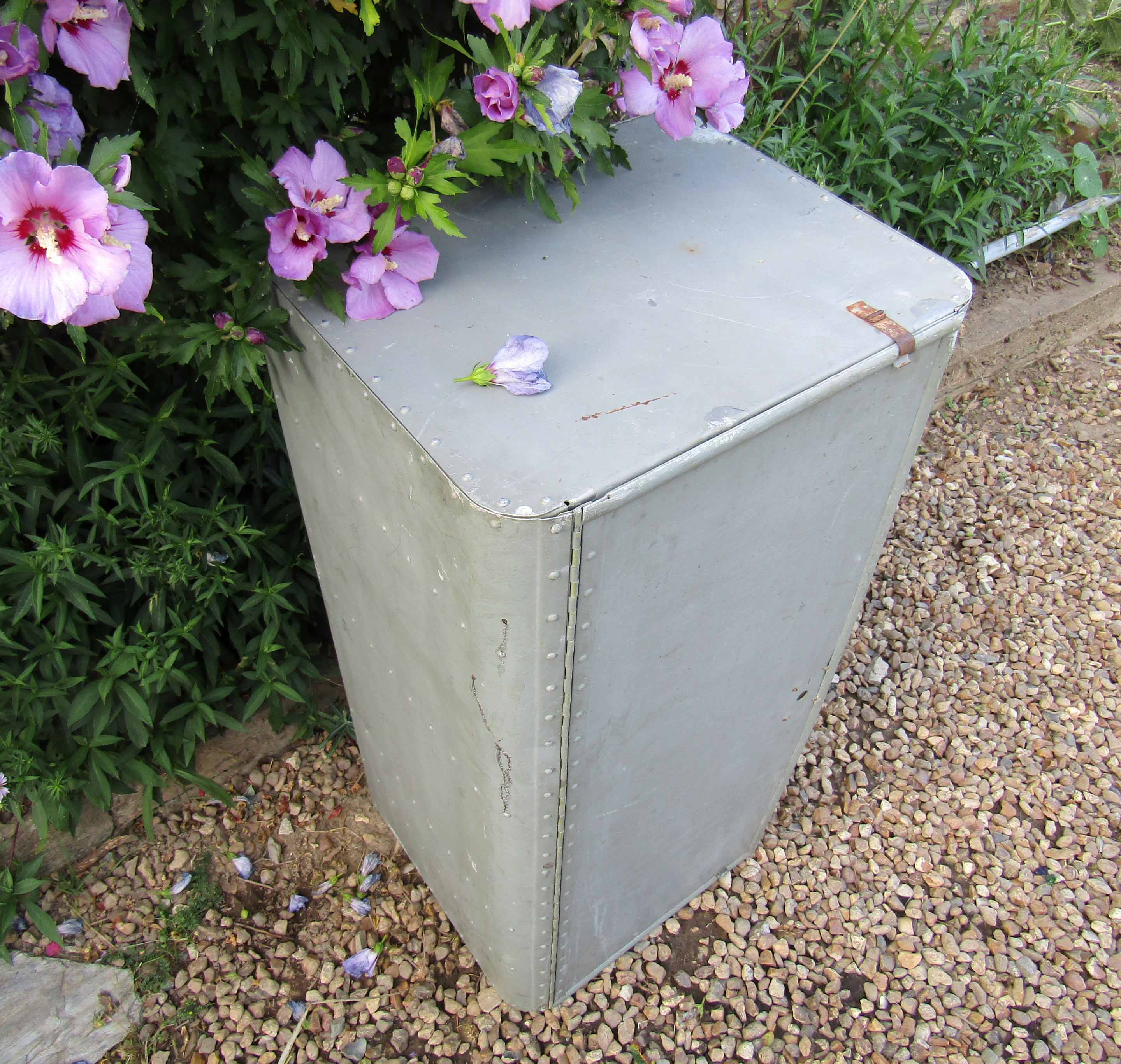 Former industrial shelf