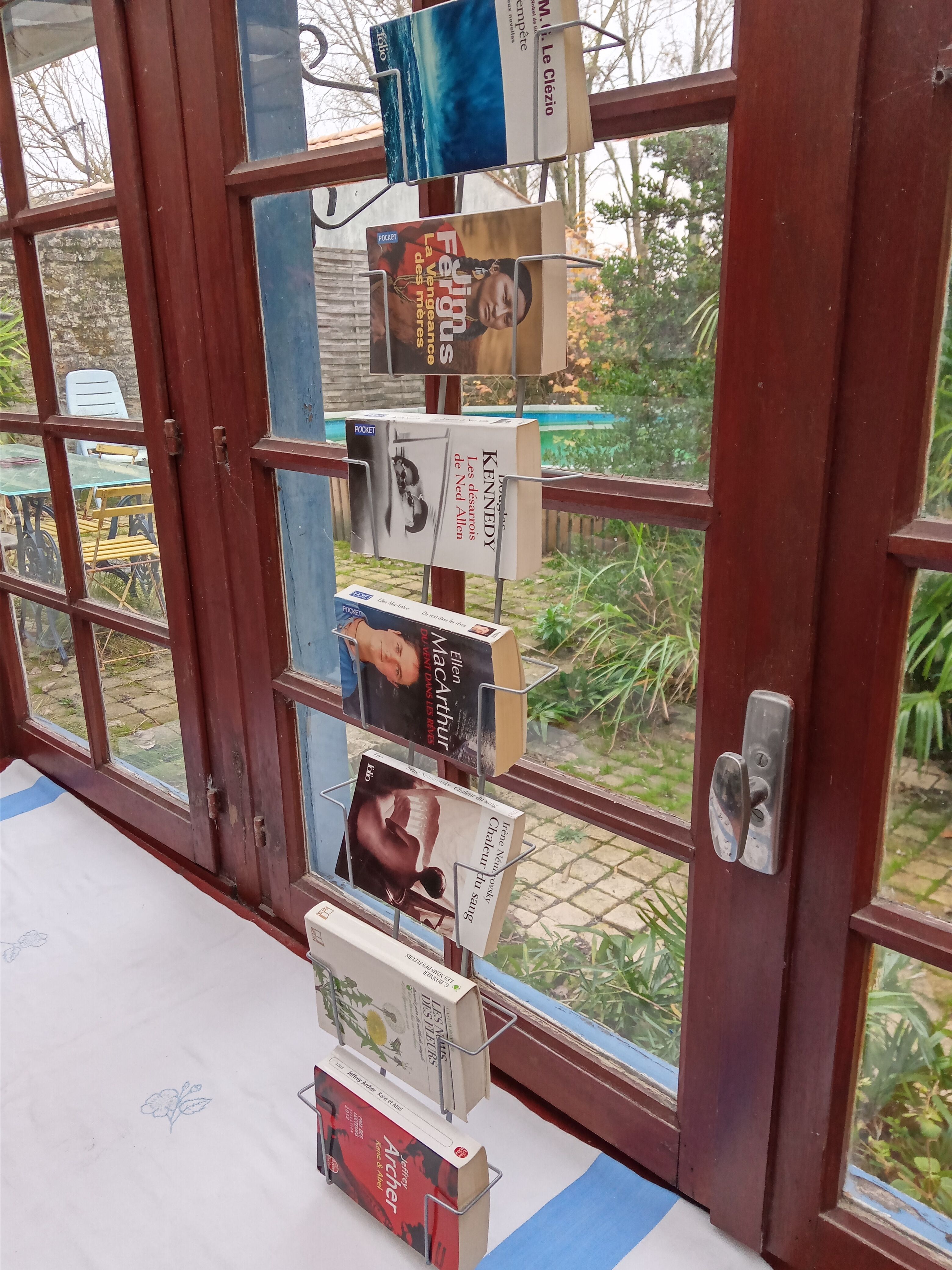 Book/ magazine display
