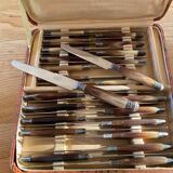 Coffret de 24 couteaux en corne