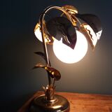 Lampe feuillage fleur métal doré et globe en verre style Hollywood Regency