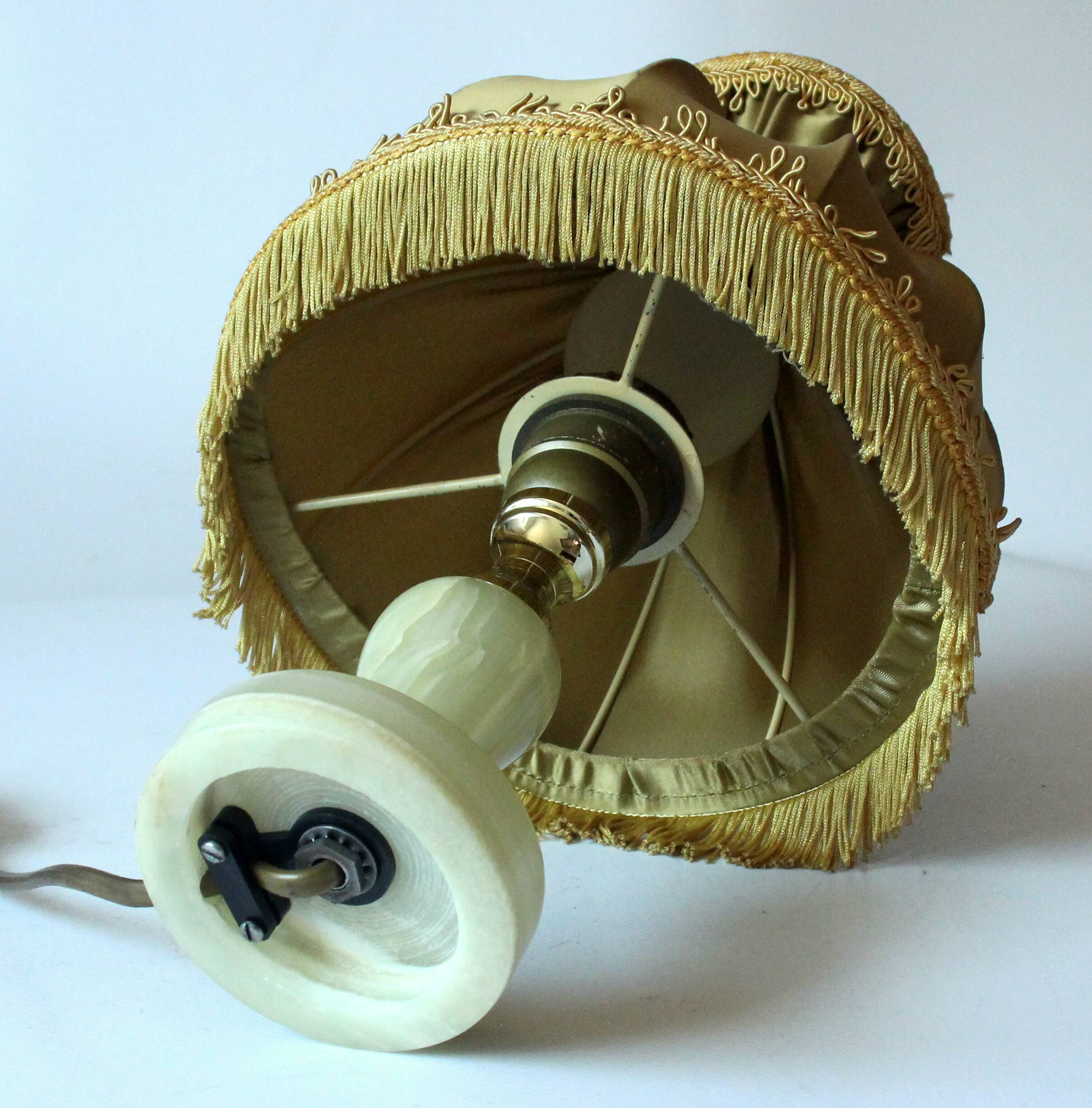 1970s onyx/brass footed table lamp
