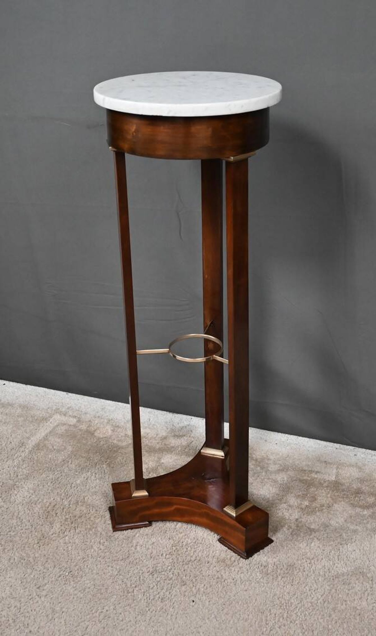 Mahogany side table, Directoire period – Early 19th century