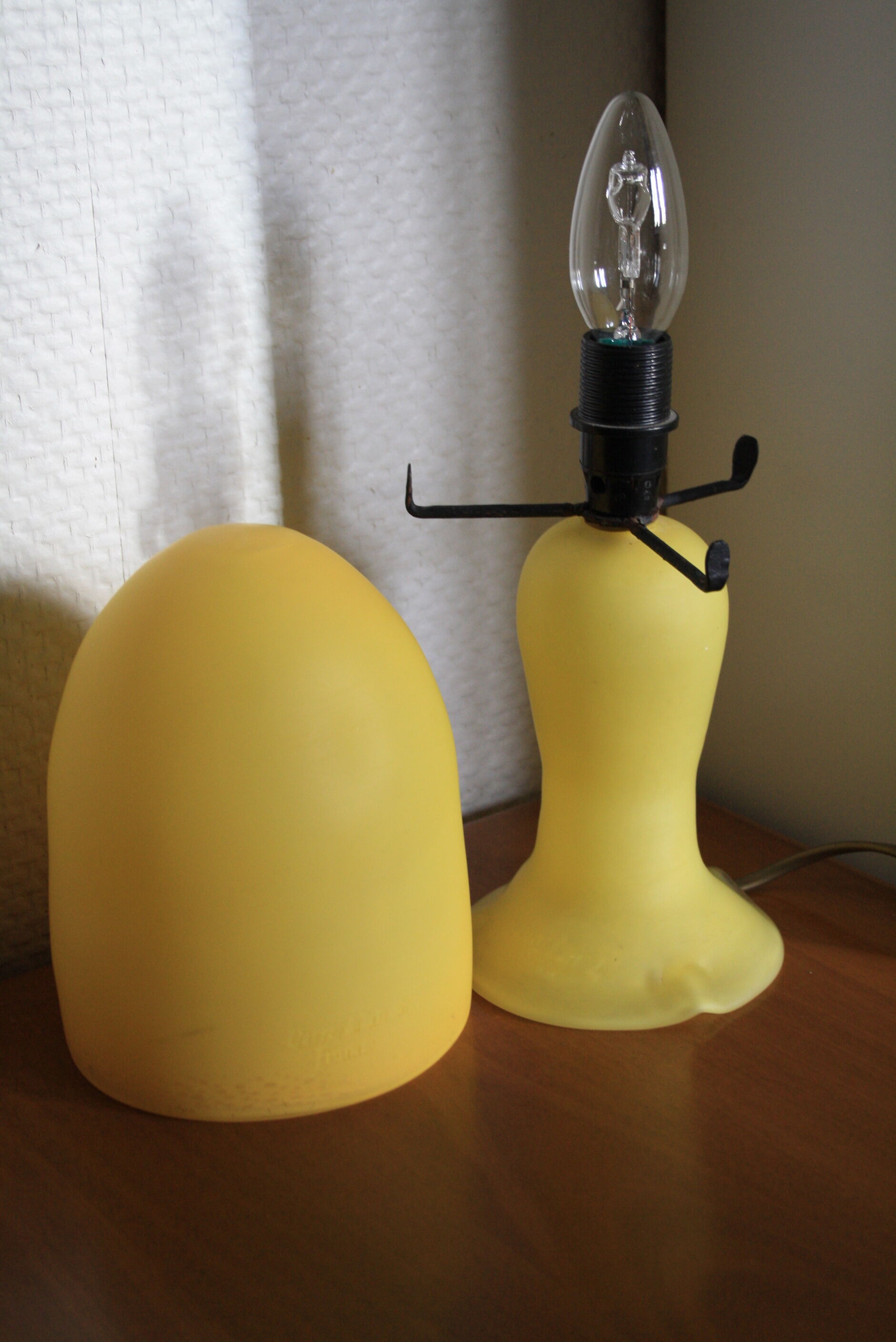 Lampe champignon verre soufflé signée jaune 1970'