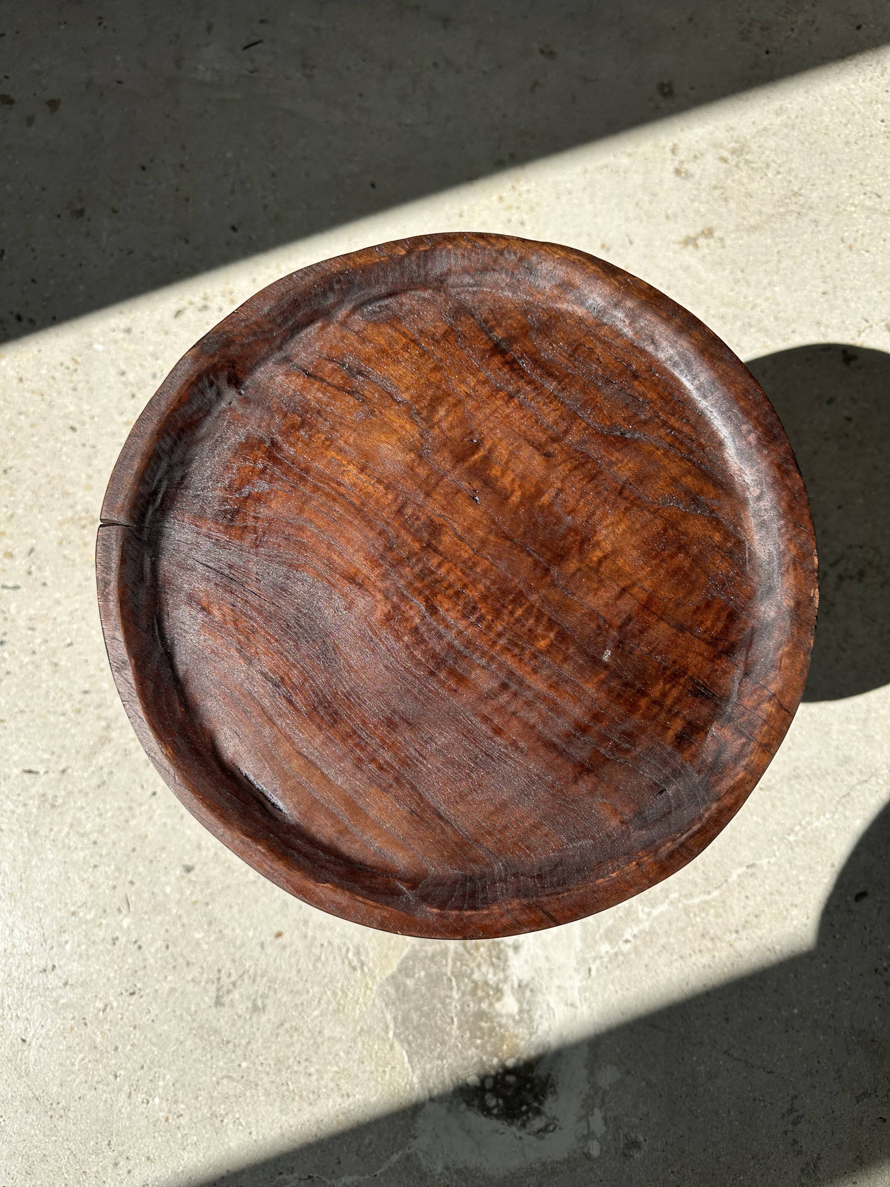 Low hollow upcycled teak tripod stool - Small brown solid wood stool circular seat cr