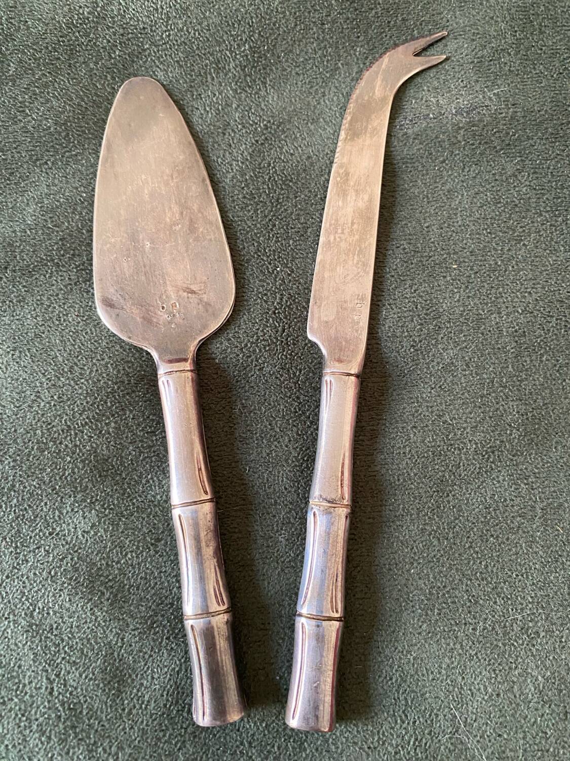 Cheese cutlery with silver-plated bamboo handle.