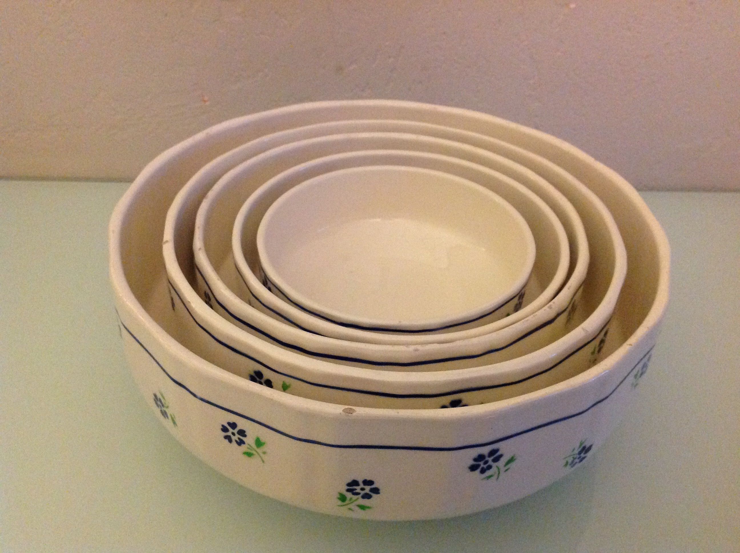 Suite of five salad bowls decor Claudius des faienceries de Badonviller, 50/60