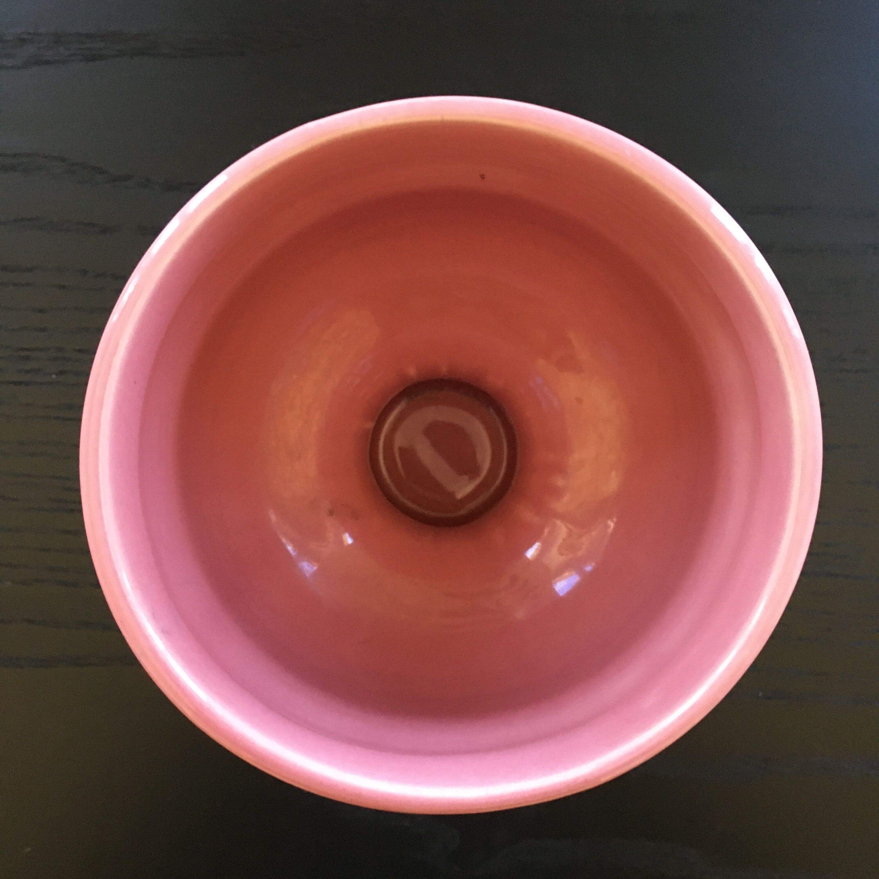 Cache pot sur pied rose