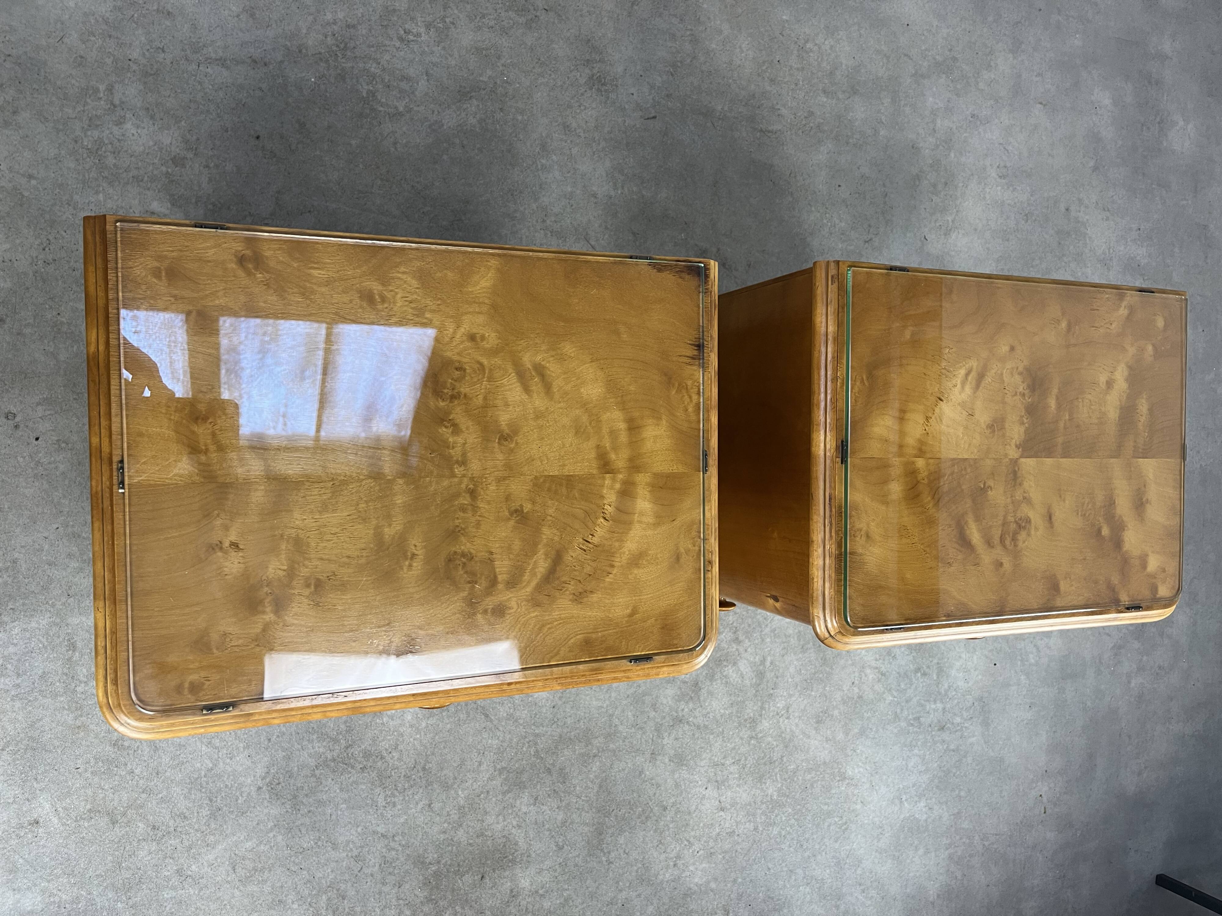 Pair of art deco burl bedside tables, 1930