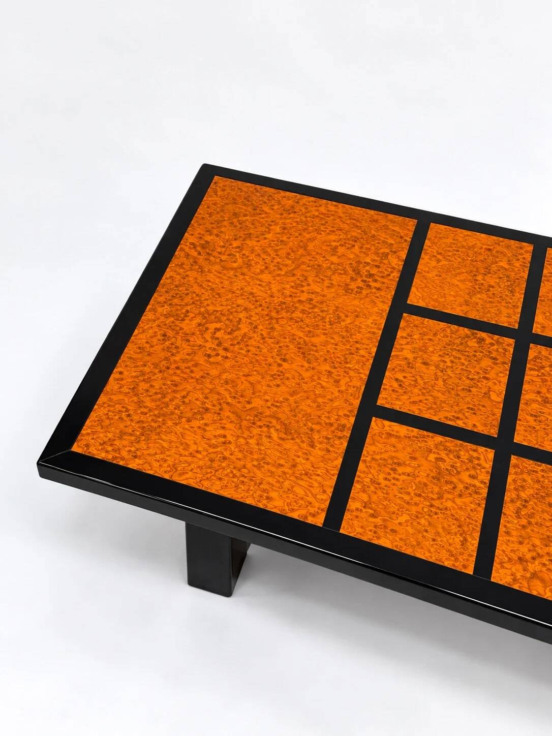 Vintage coffee table in wood burl and black lacquer, geometric inlay.