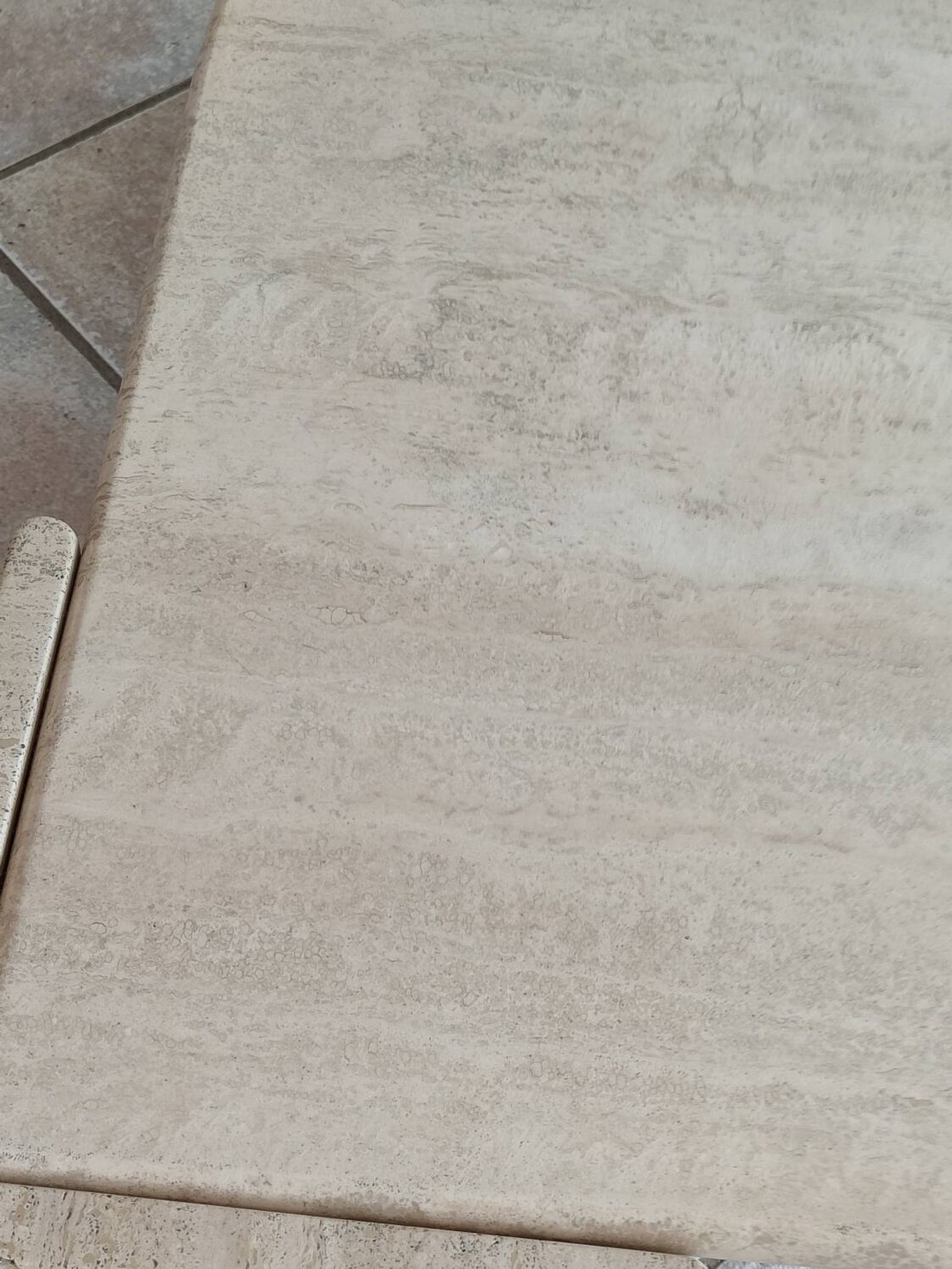 Table basse en travertin
