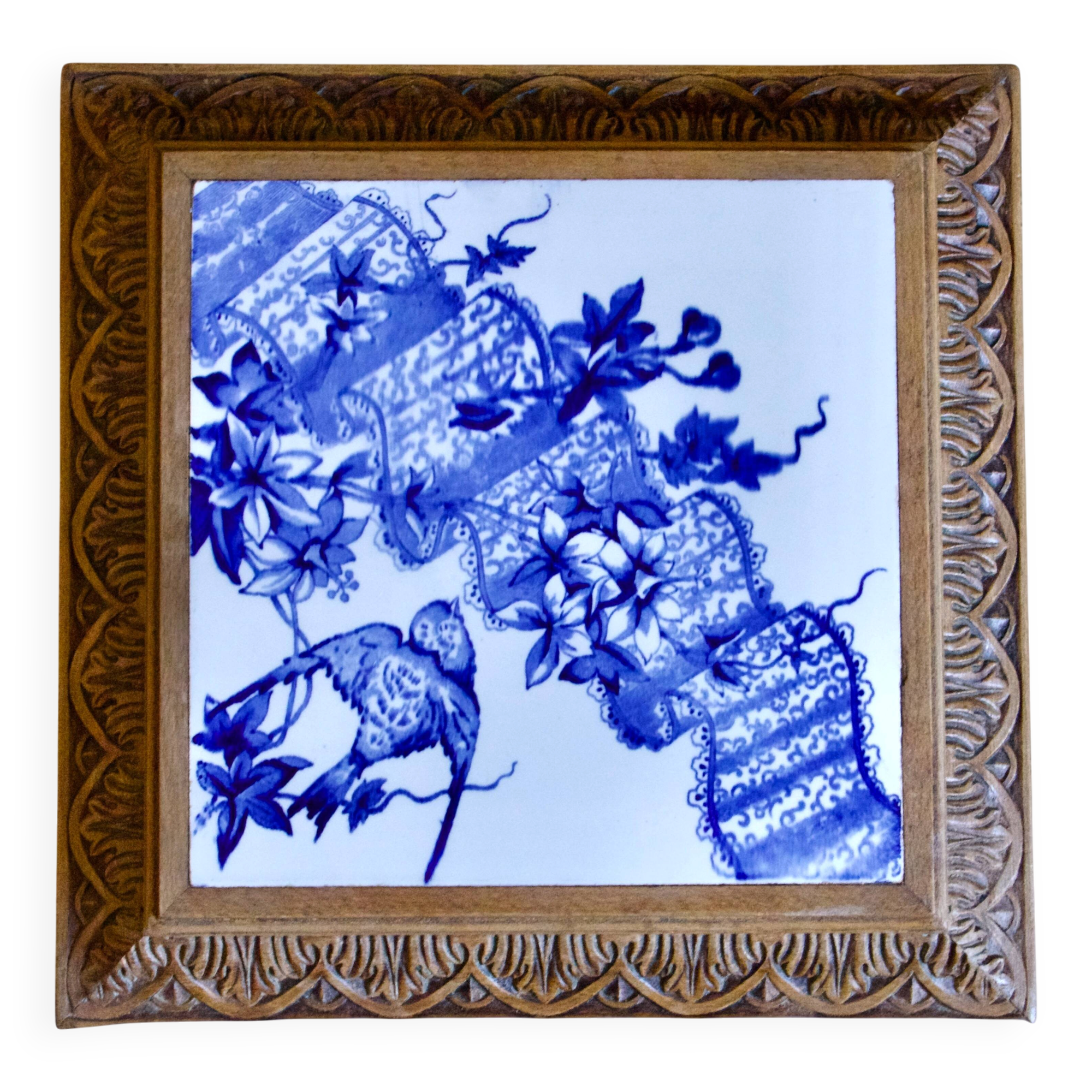 Dessous de plat en terre de fer Longwy décor à l'oiseau, XIXe siècle