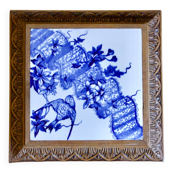 Dessous de plat en terre de fer Longwy décor à l'oiseau, XIXe siècle