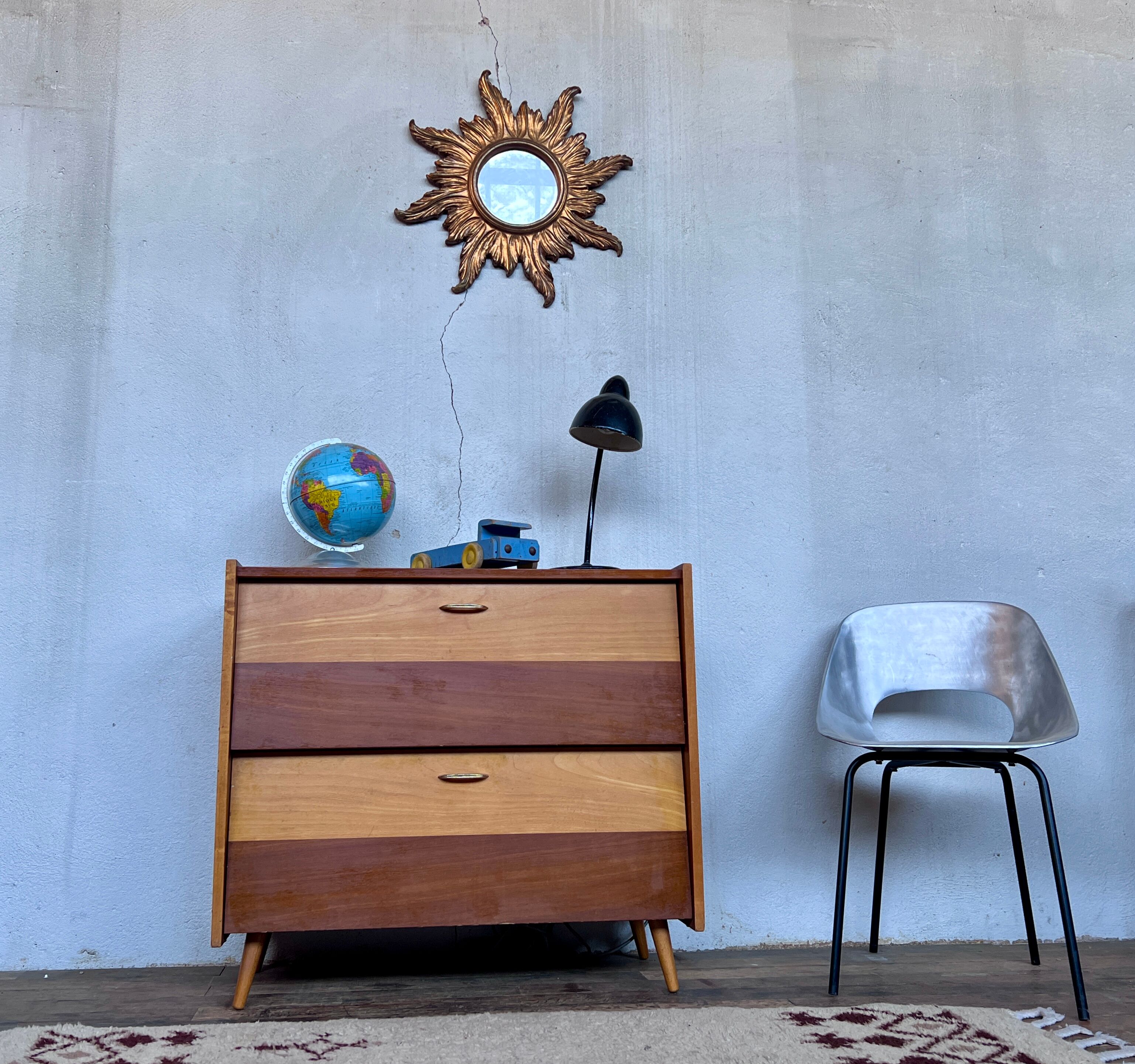 Two-color shoe furniture from the 50s with compass feet