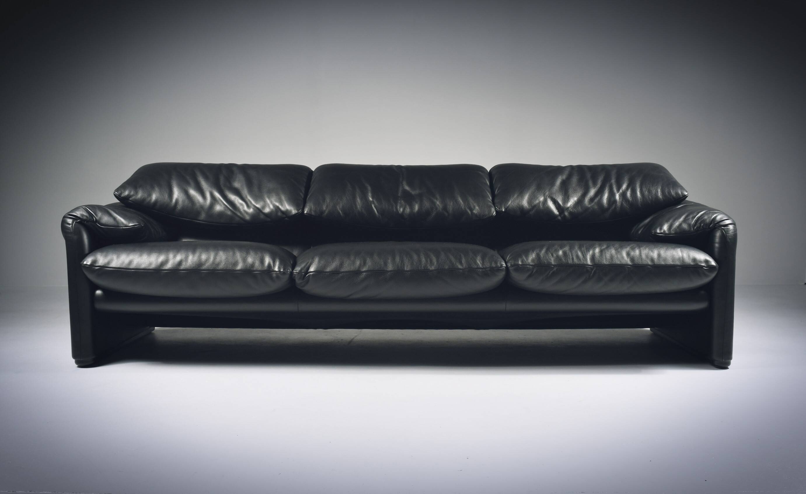 Sofa by Vico Magistretti "Maralunga" for Cassina 1973