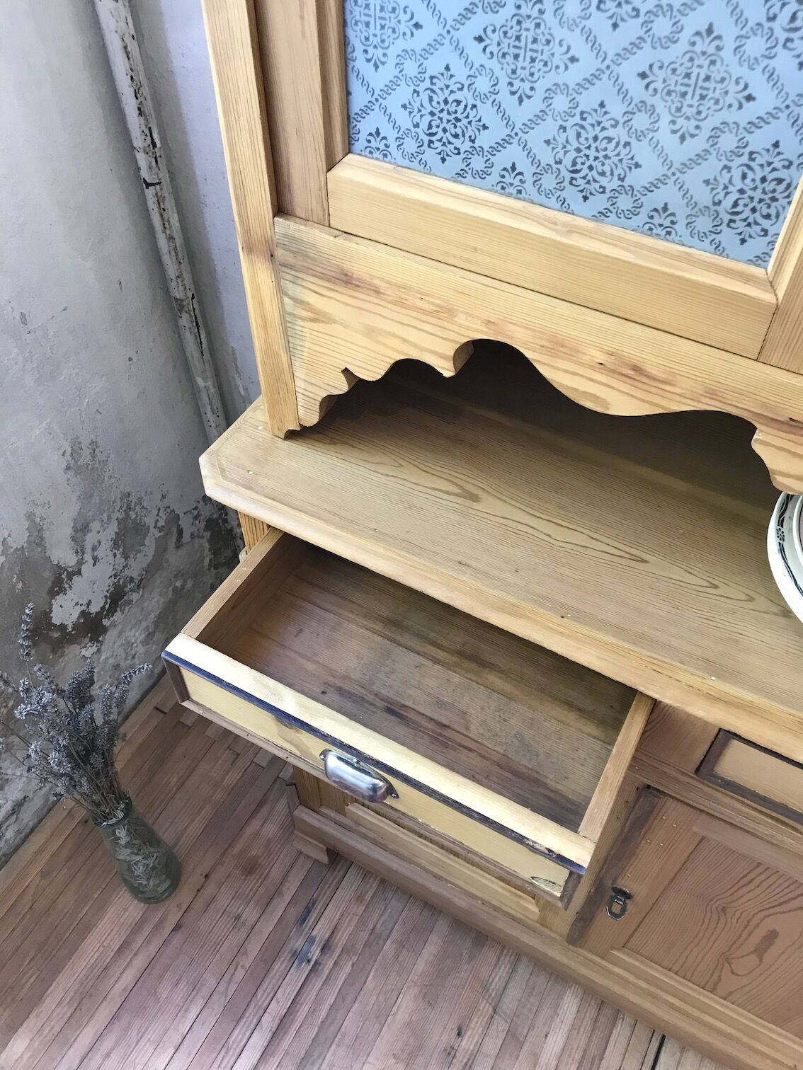 Buffet two bodies in raw pine