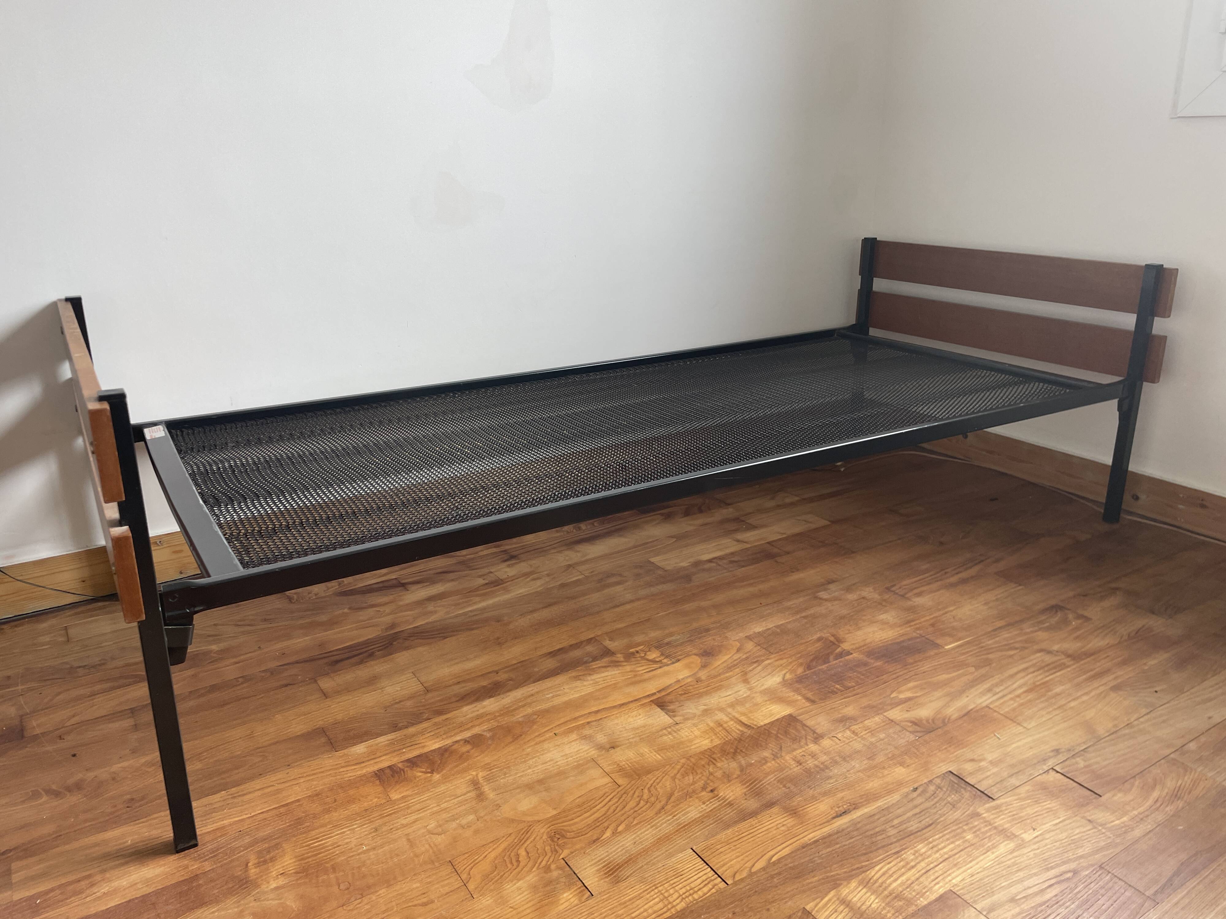 Lit 1 place, daybed en métal et teck Dico Holland, 1960