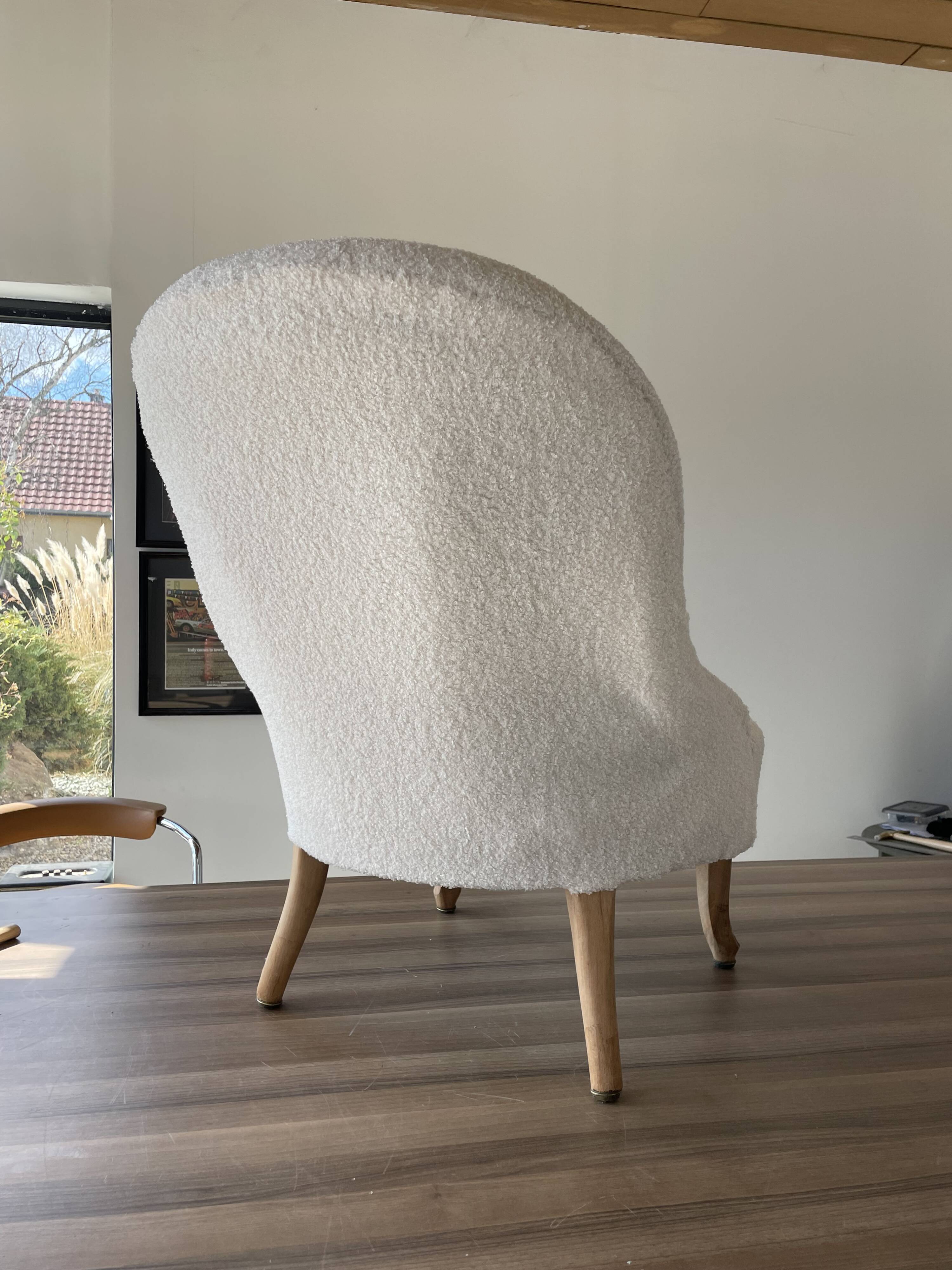 Toad armchair