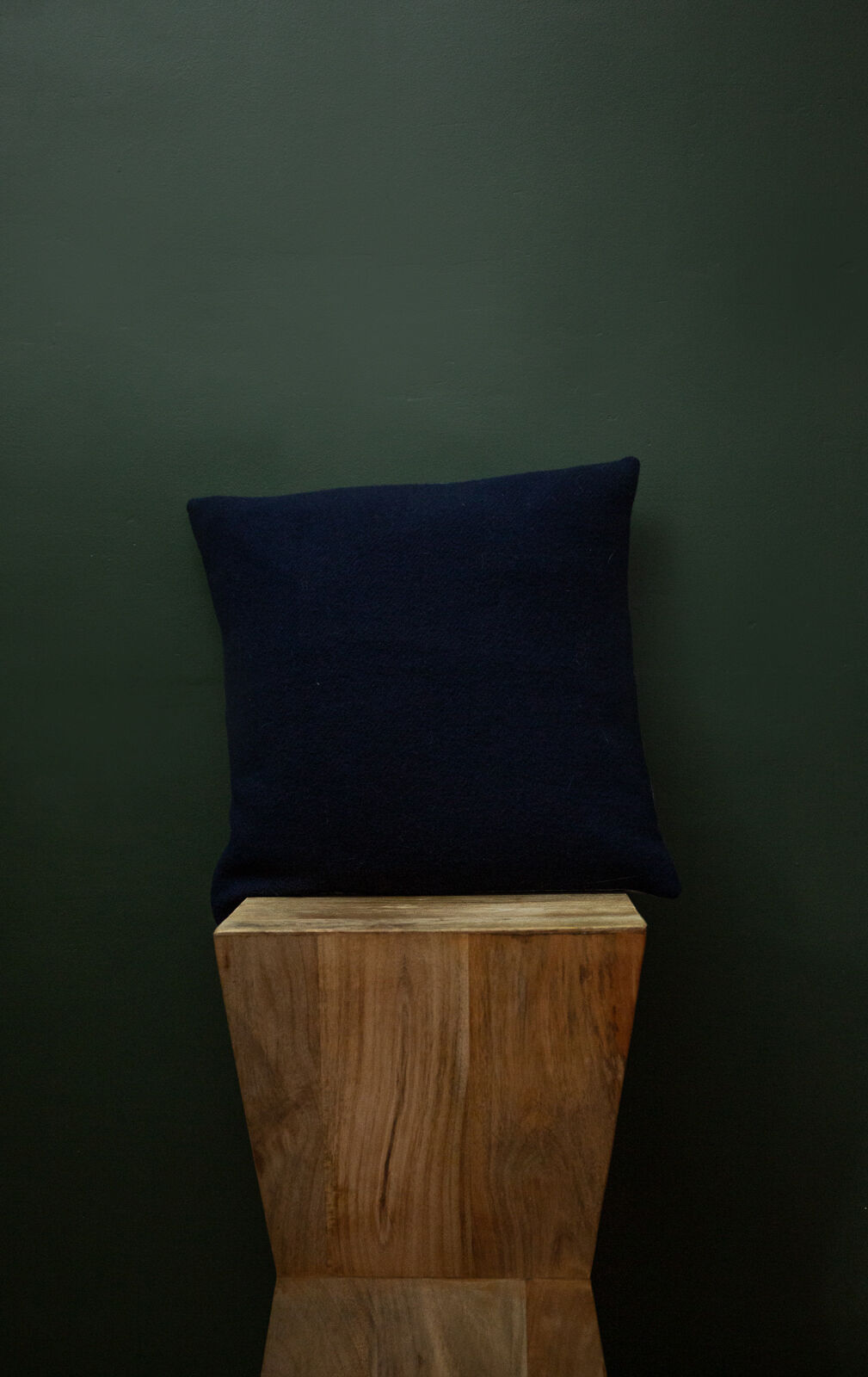 Navy blue upcycled cushion cover in wool 45x45cm