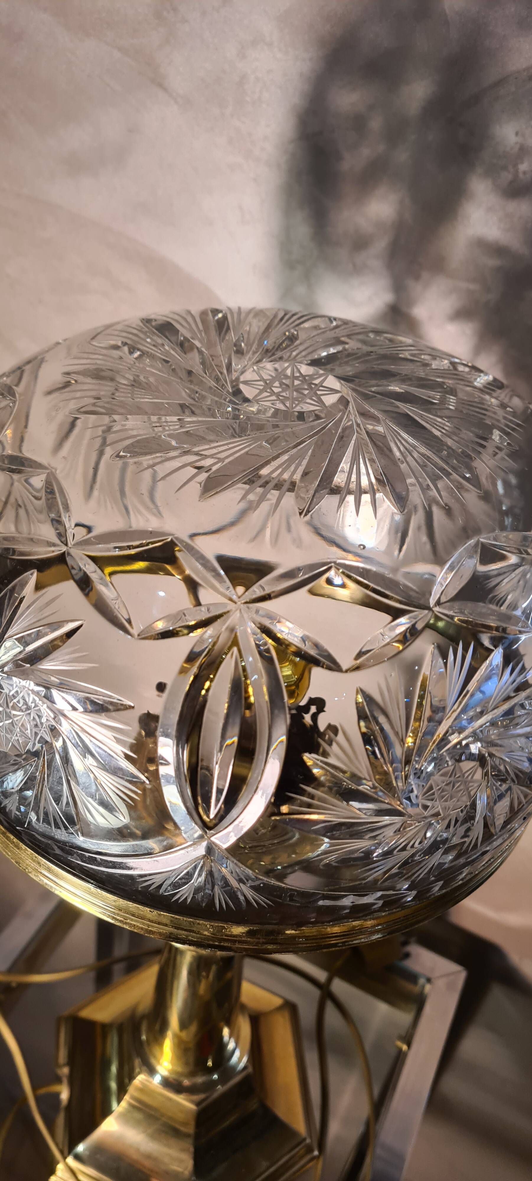 Large brass lamp with its crystal dome electricity redone in the 70s 50x22 cm