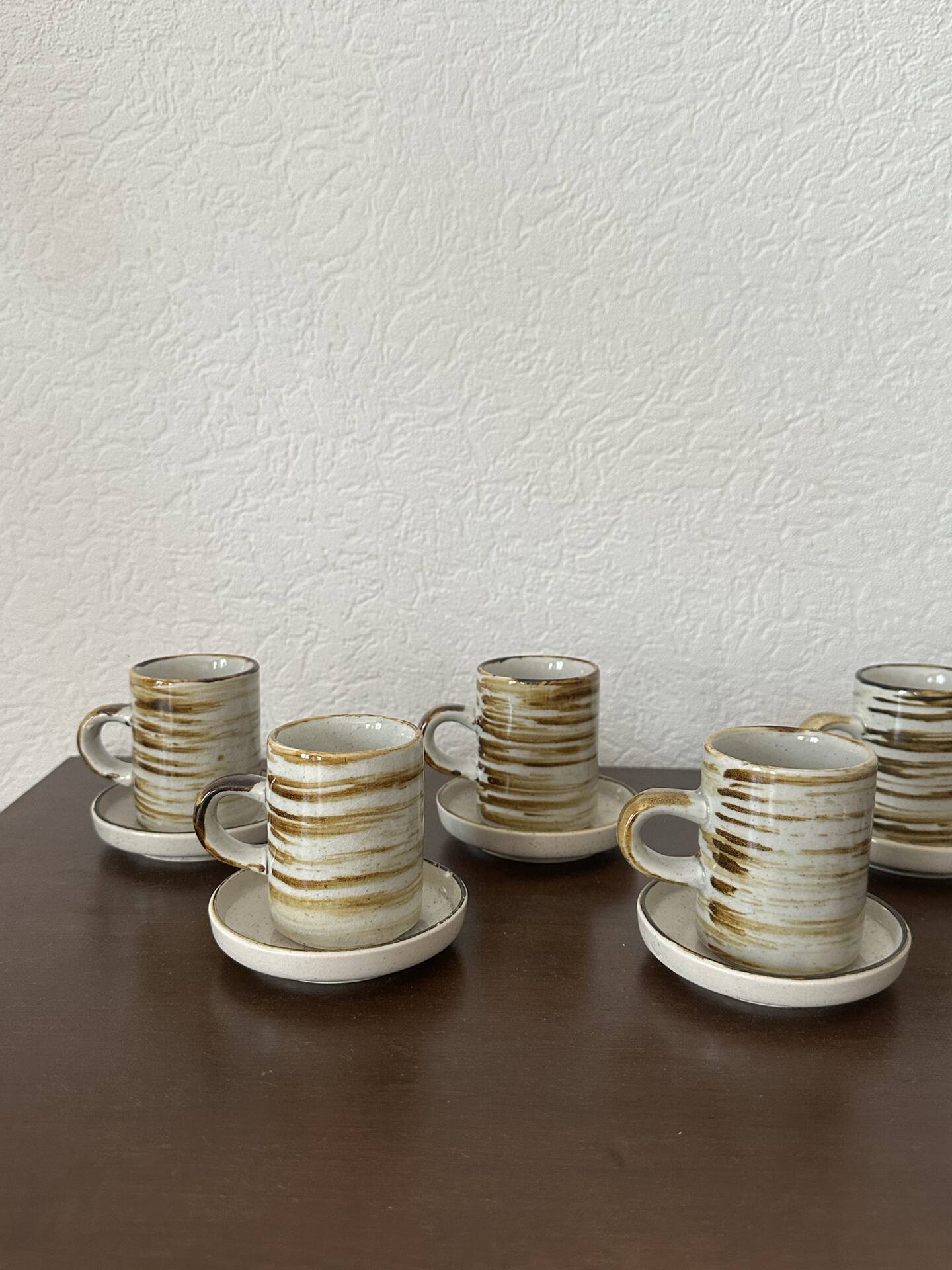 Set of 6 vintage glazed stoneware cups and saucers from the 1950s, new.