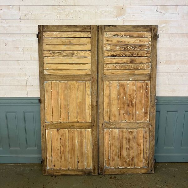 Persiennes en pin patinée