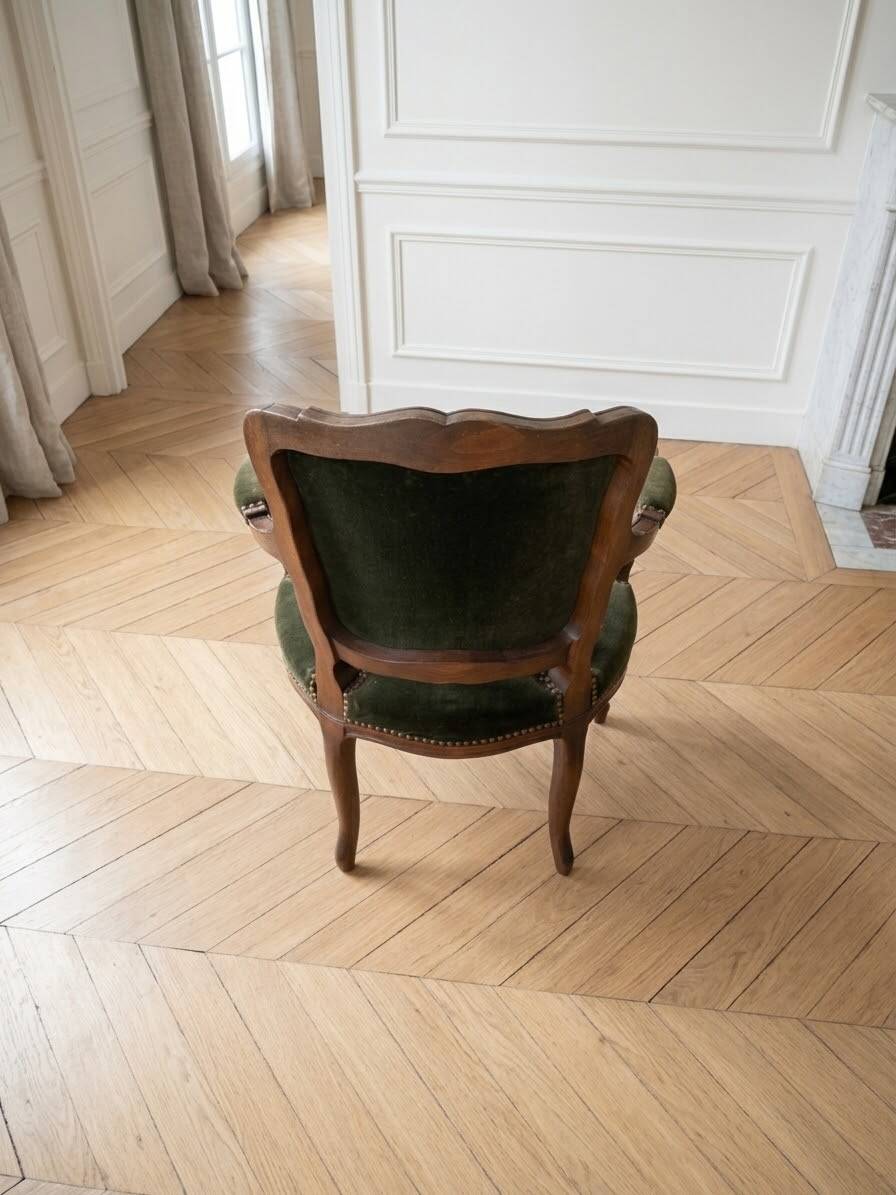 Louis XV cabriolet armchair in solid wood and green velvet