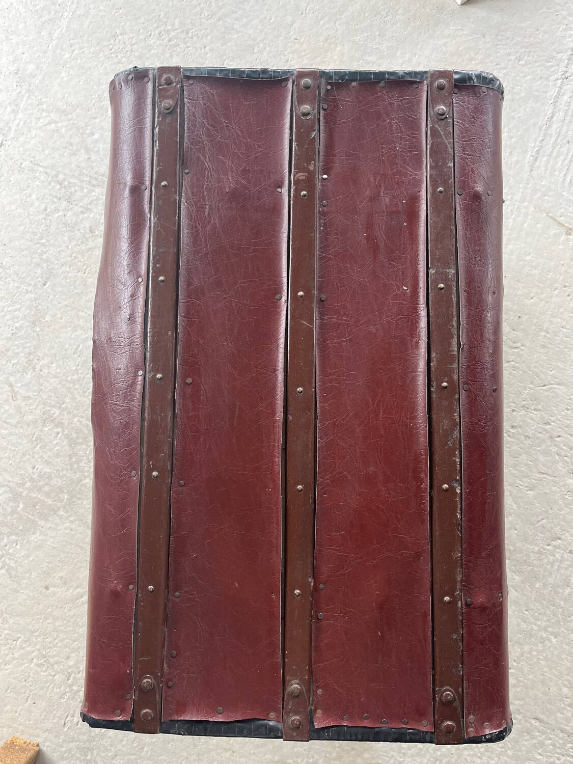 Large vintage “au bon marché Paris” trunk from the 1900s