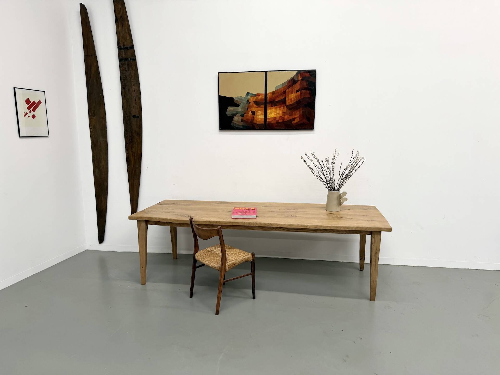 Grande table de salle à manger en chêne massif, au format XXL.