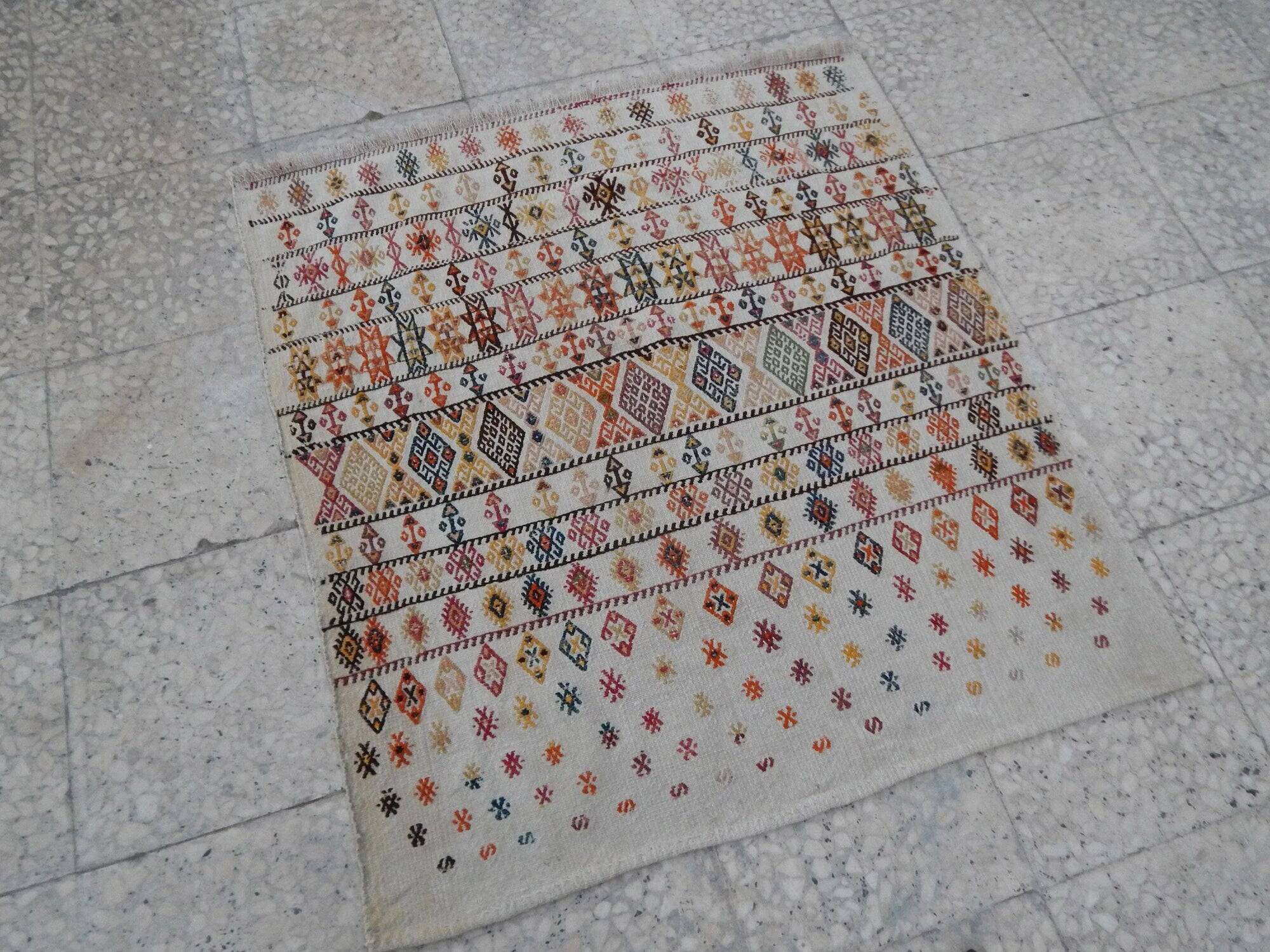 Vintage Turkish kilim, handwoven, 93x100 cm.