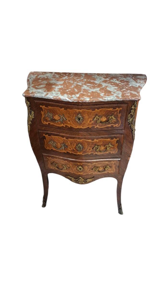 Commode de style Louis XV en marqueterie