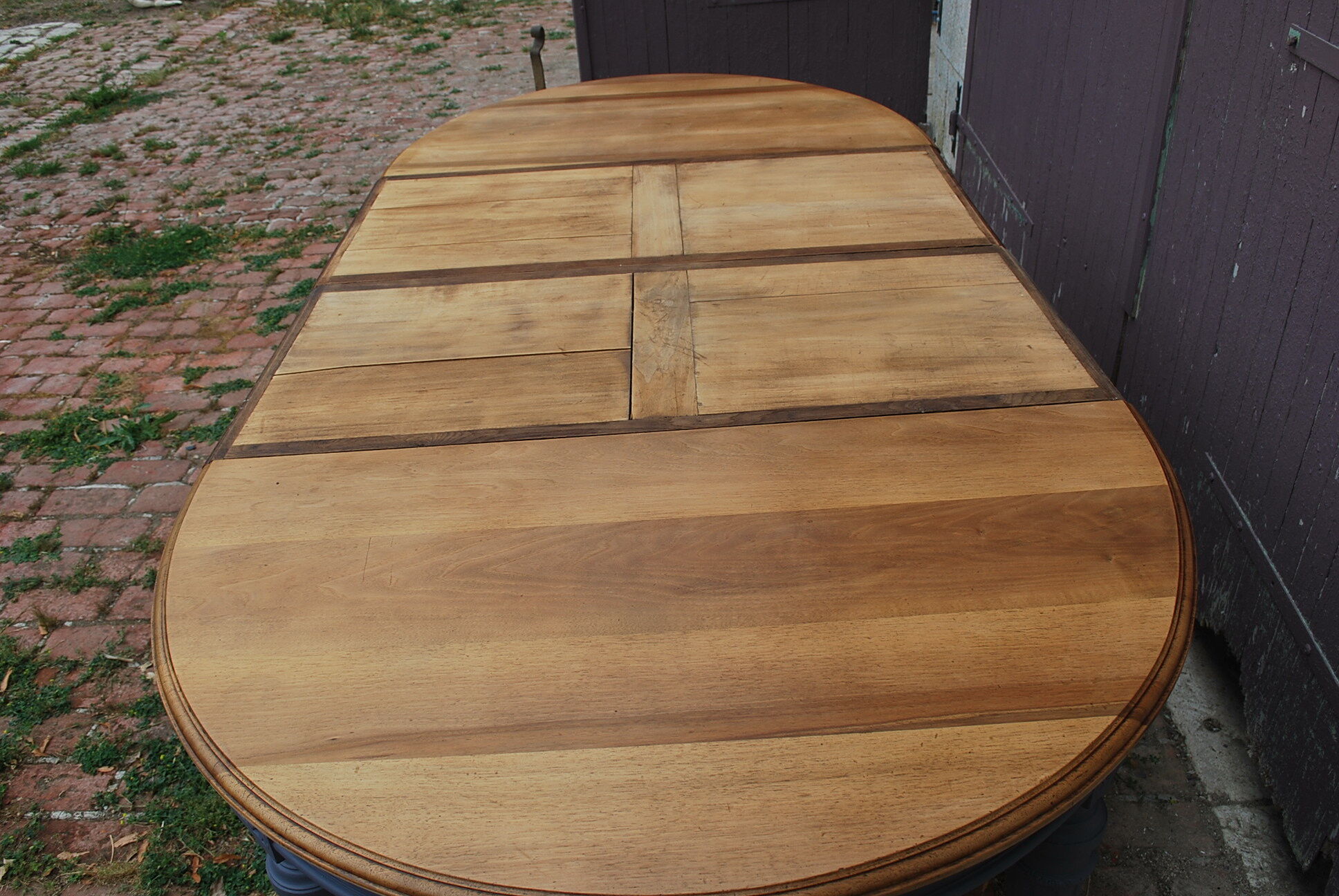 Roundtable with extension cords