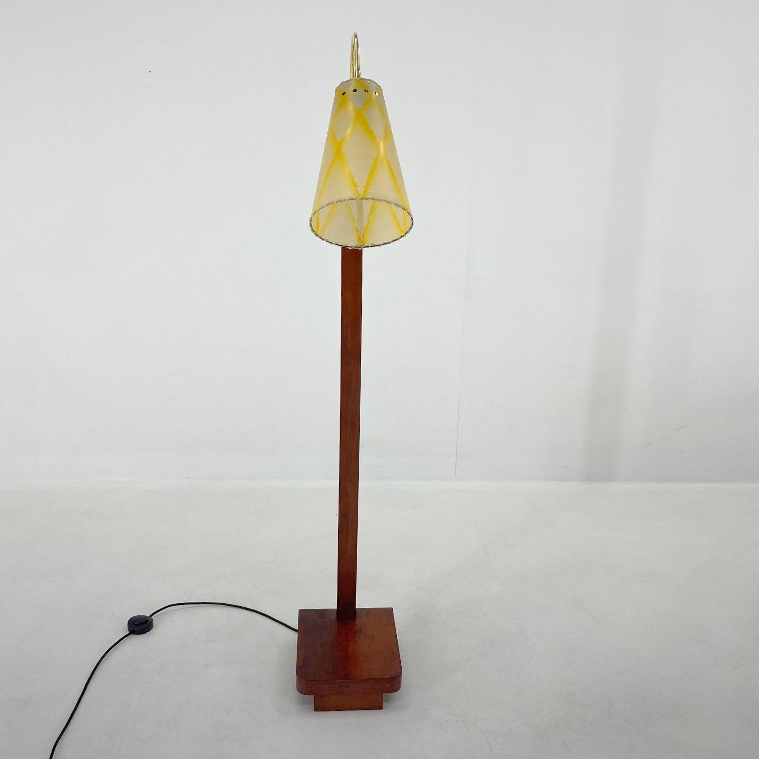 Lampadaire en bois et laiton des années 1950, Allemagne