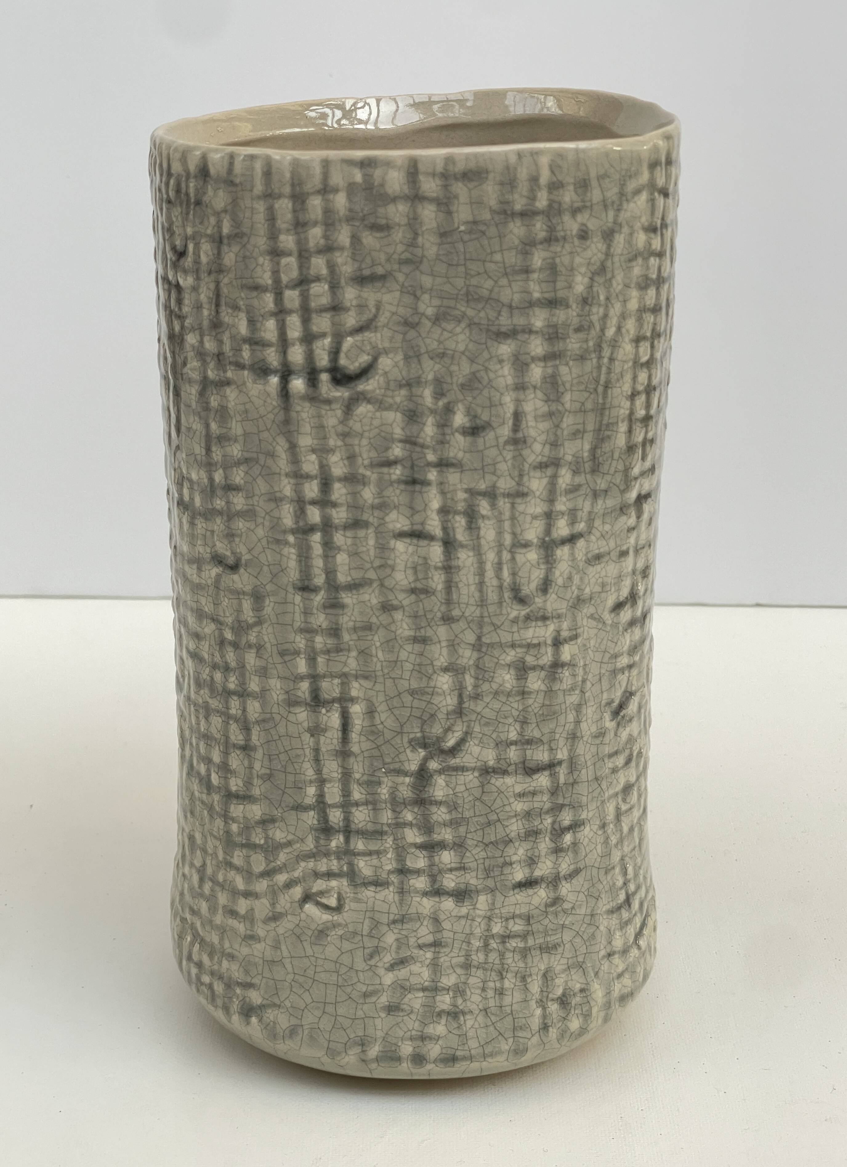 Textured artisanal vase – wabi-sabi / japandi ceramic
