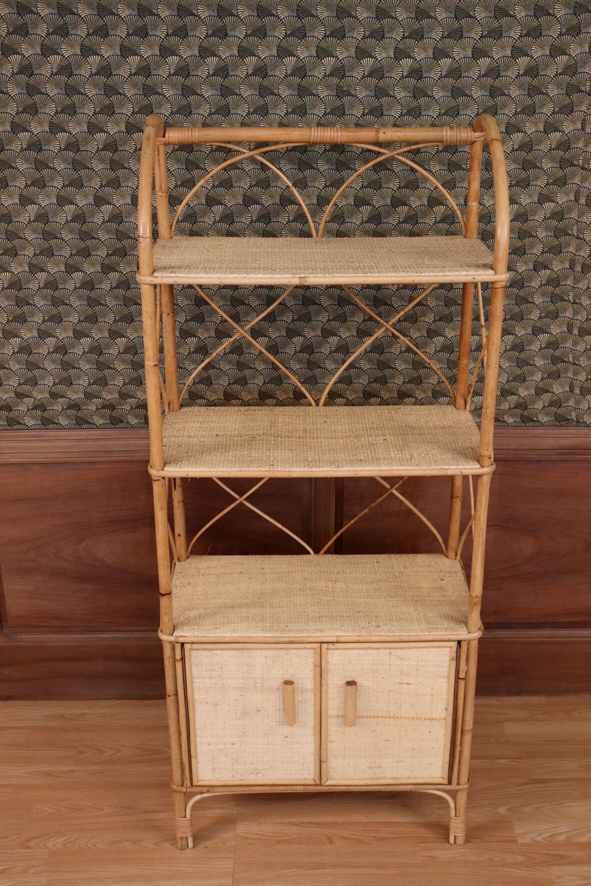 Stepper shelf Rattan